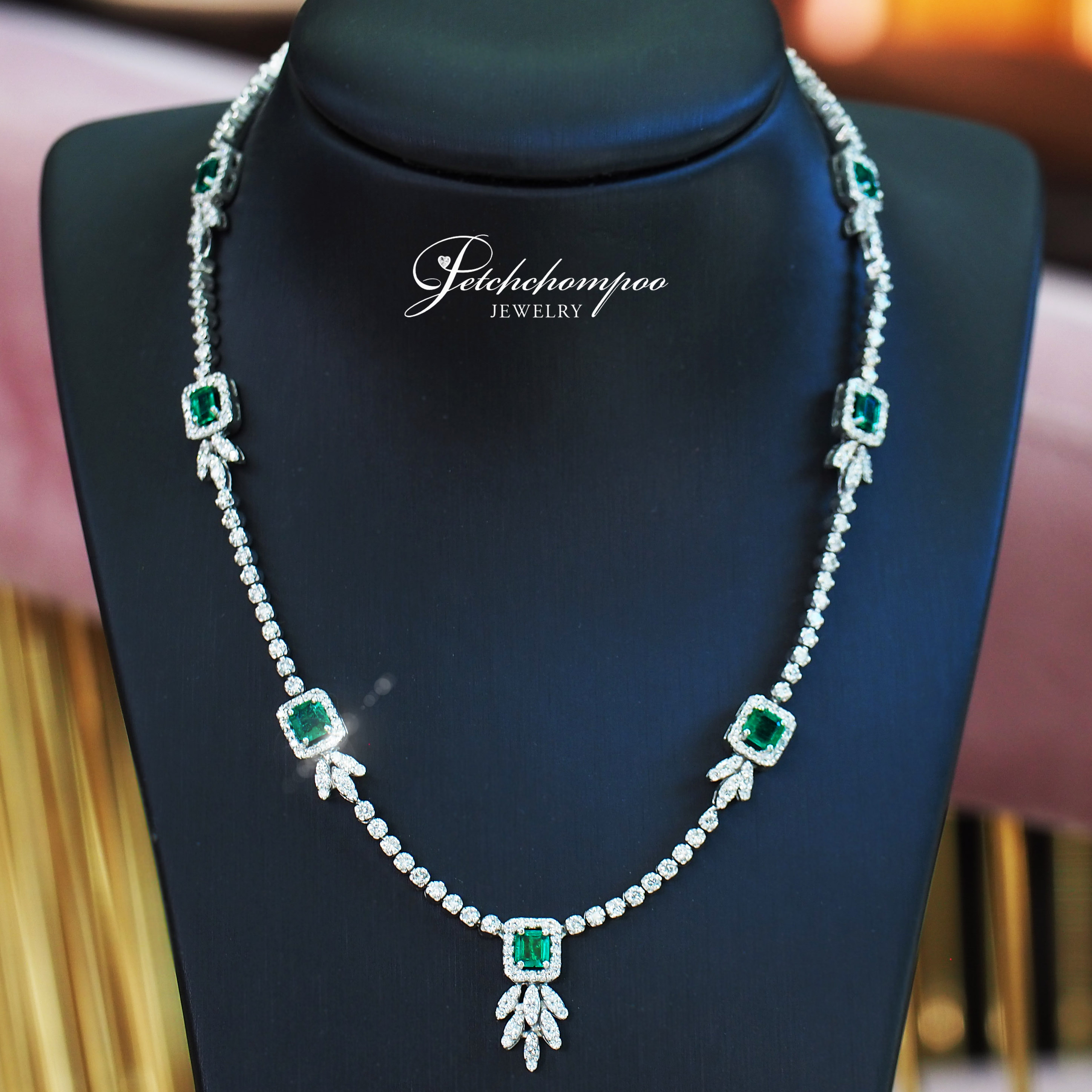 [26548] Co lum bia emerald and diamond necklace  299,000 