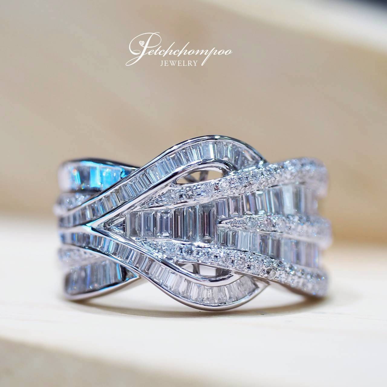 [30747] แหวนเพชร Infinite Radiance Wave รวม 1.80 กะรัต  69,000 