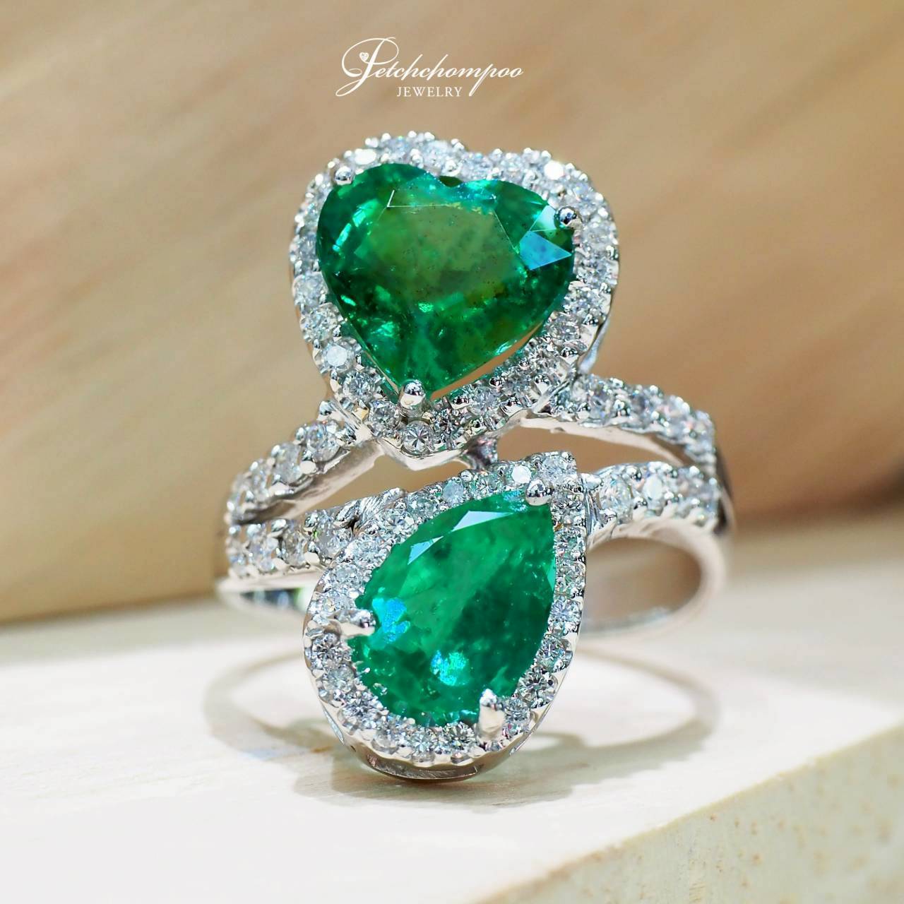 [30691] แหวนมรกตแซมเบีย ดีไซน์หัวใจ & หยดน้ำ Emerald Duet of Hearts ล้อมเพชร GFCO  79,000 