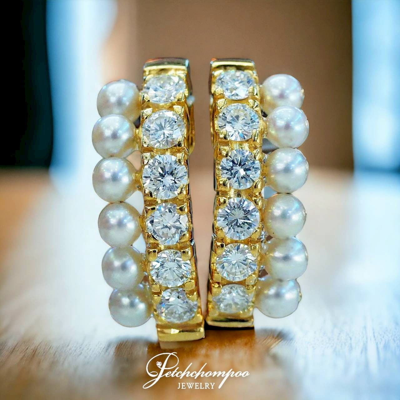 [28727] Pearl-inlaid diamond earrings  29,000 