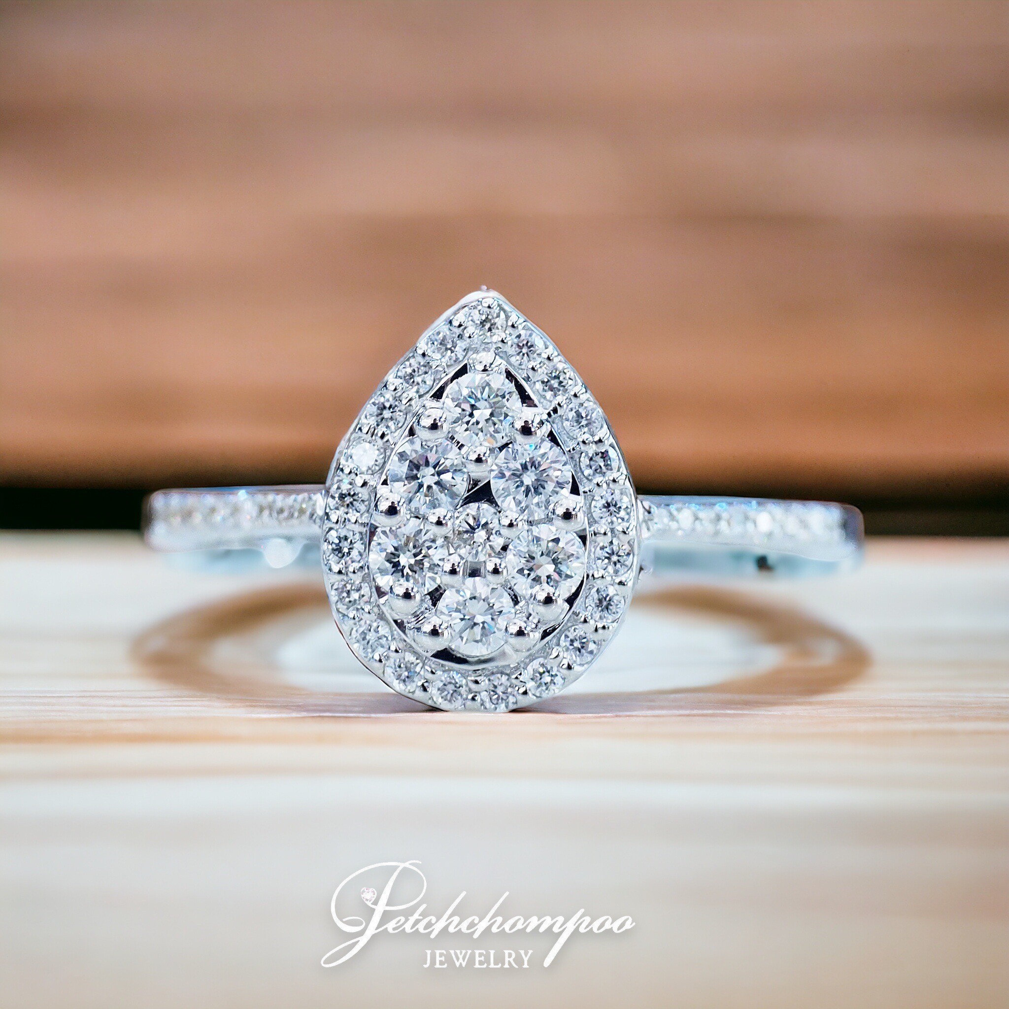 [28997] 0.40 carat pear shape diamond ring  29,000 