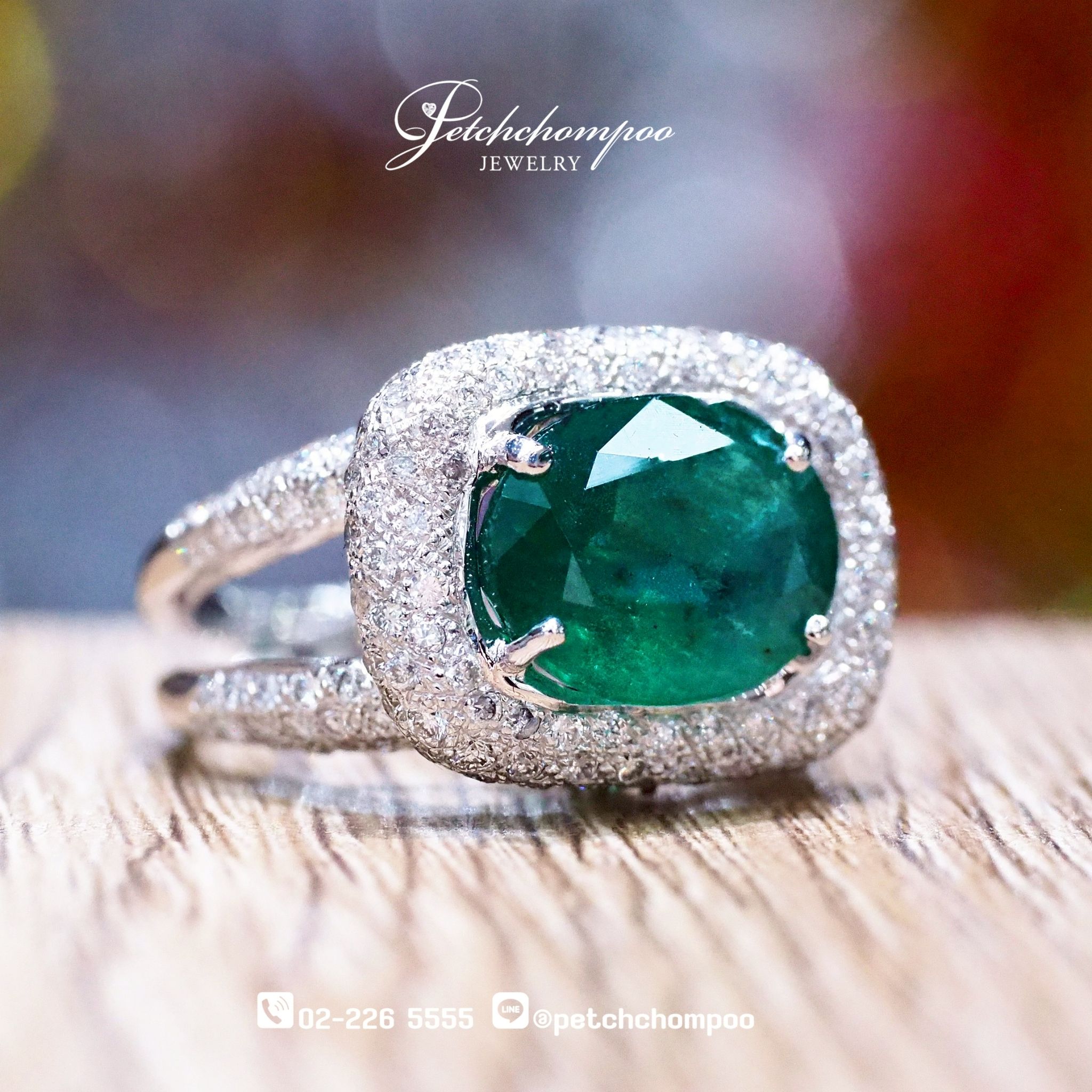 [018815] แหวนมรกต แซม เบีย 4.50 กะรัตล้อมเพชร  89,000 