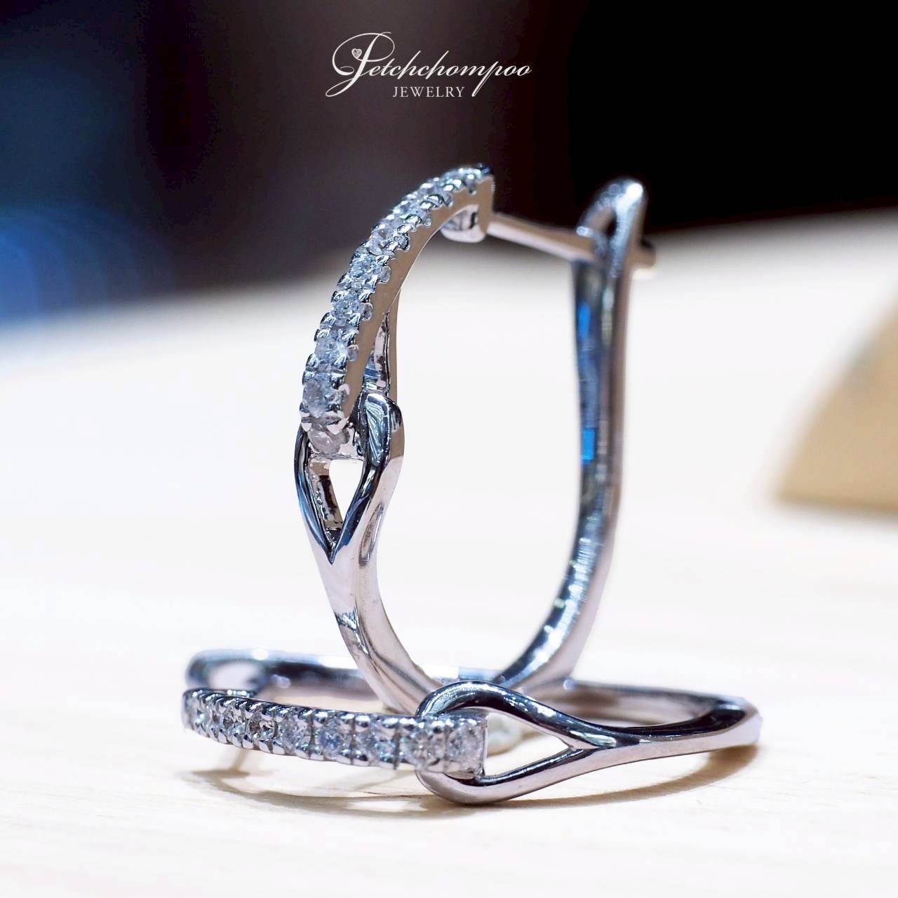 [30643] ่ต่างหูเพชรห่วง Grace Loop Pavé เส้นสายอ่อนหวาน  19,000 