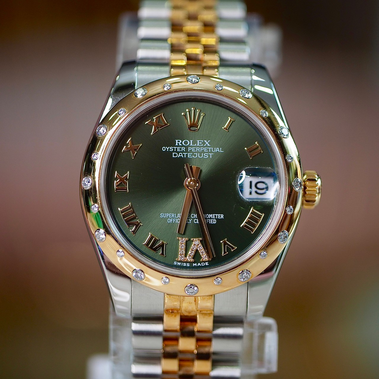 [26555] Rolex Datejust 31mm, Olive Green Dial, 24 Dia Bezel Gold & Steel 178343  435,000 