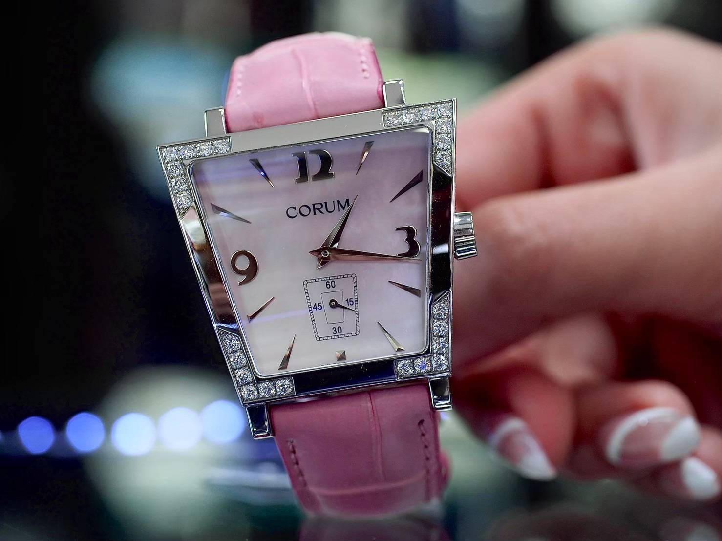 [25755] CORUM TRAPEZE PINK MOTHER OF PEARL 36MM ลดราคาเหลือ 59,000