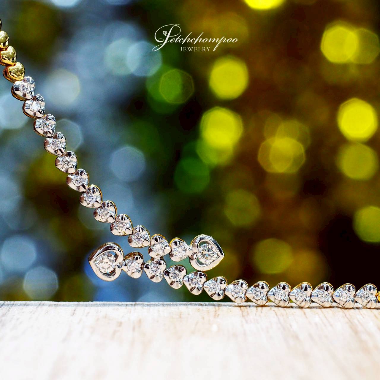 [30467] Hearts Cascade Glow™ Radiant Heart-Shaped Diamond Bracelet  79,000 