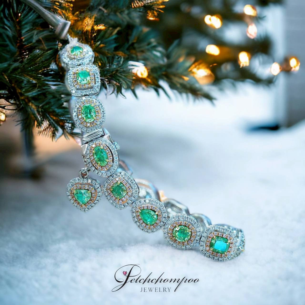 [28507] Fancy Green Diamond Bracelet, AGL Certificate  590,000 