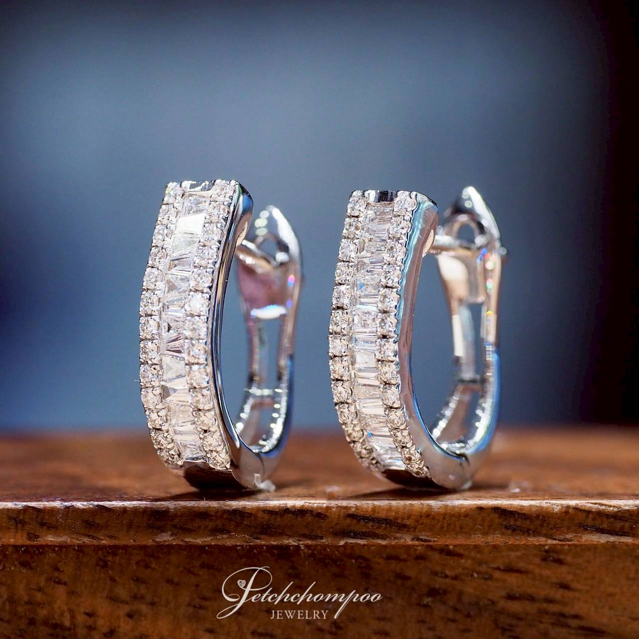 [30893] Eternal Radiance Diamond Hoop Earrings  39,000 