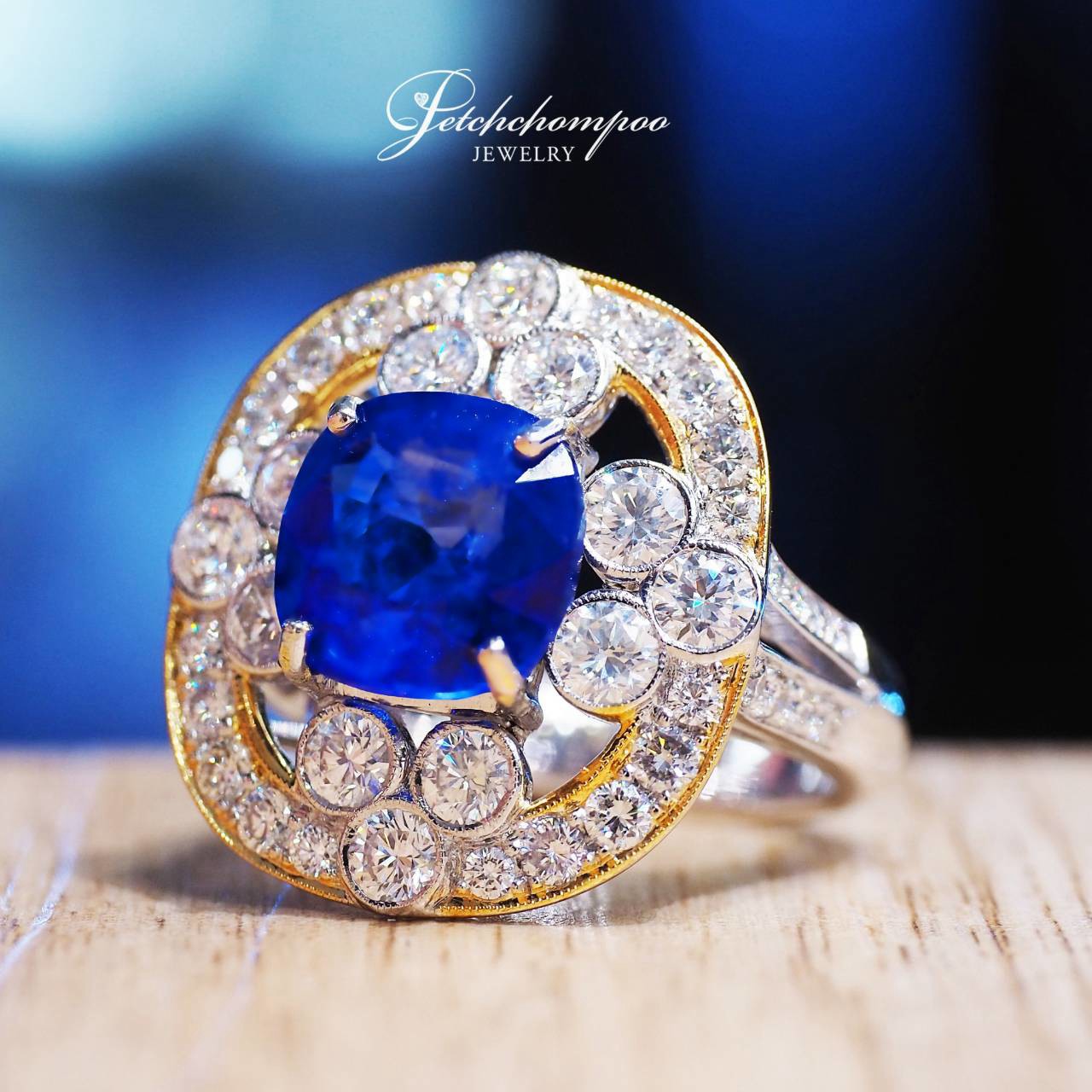 [31037] แหวนไพลินศรีลังกา Cornflower Blue 4.29 กะรัต ล้อมเพชร | GFCO  199,000 