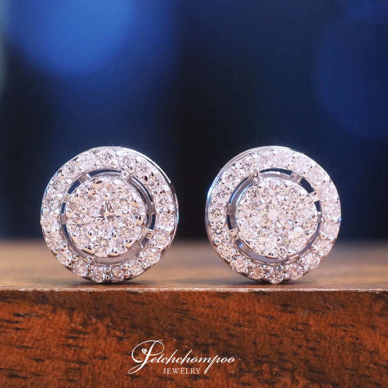 [31069] Classic Double Halo Diamond Cluster Stud Earrings  39,000 
