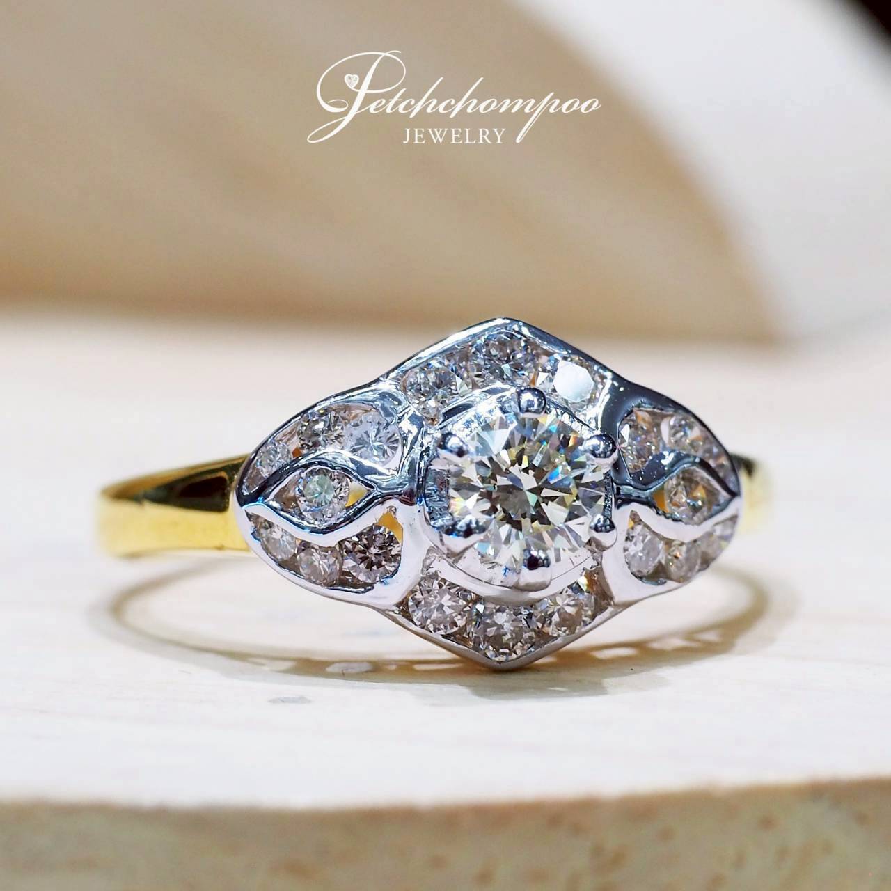 [30822] Vintage Grace Heirloom diamond ring, total 0.42 carats  29,000 