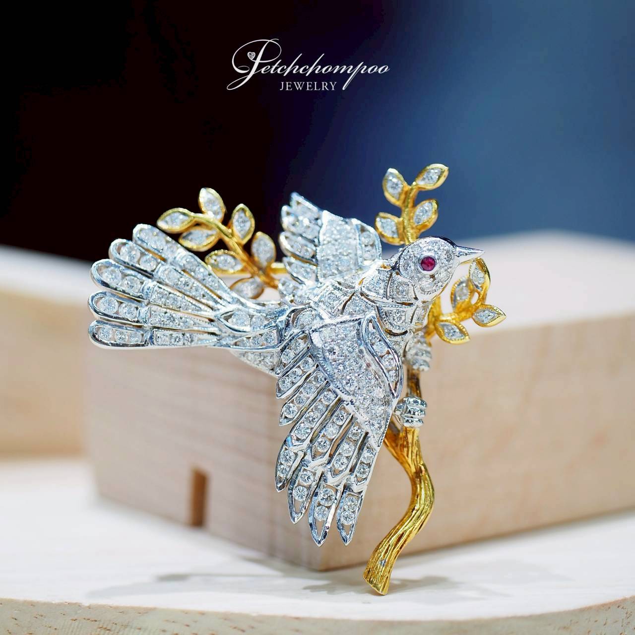 [30651] เข็มกลัดเพชรนก Celestial Wing แห่งประกายฟ้า  99,000 