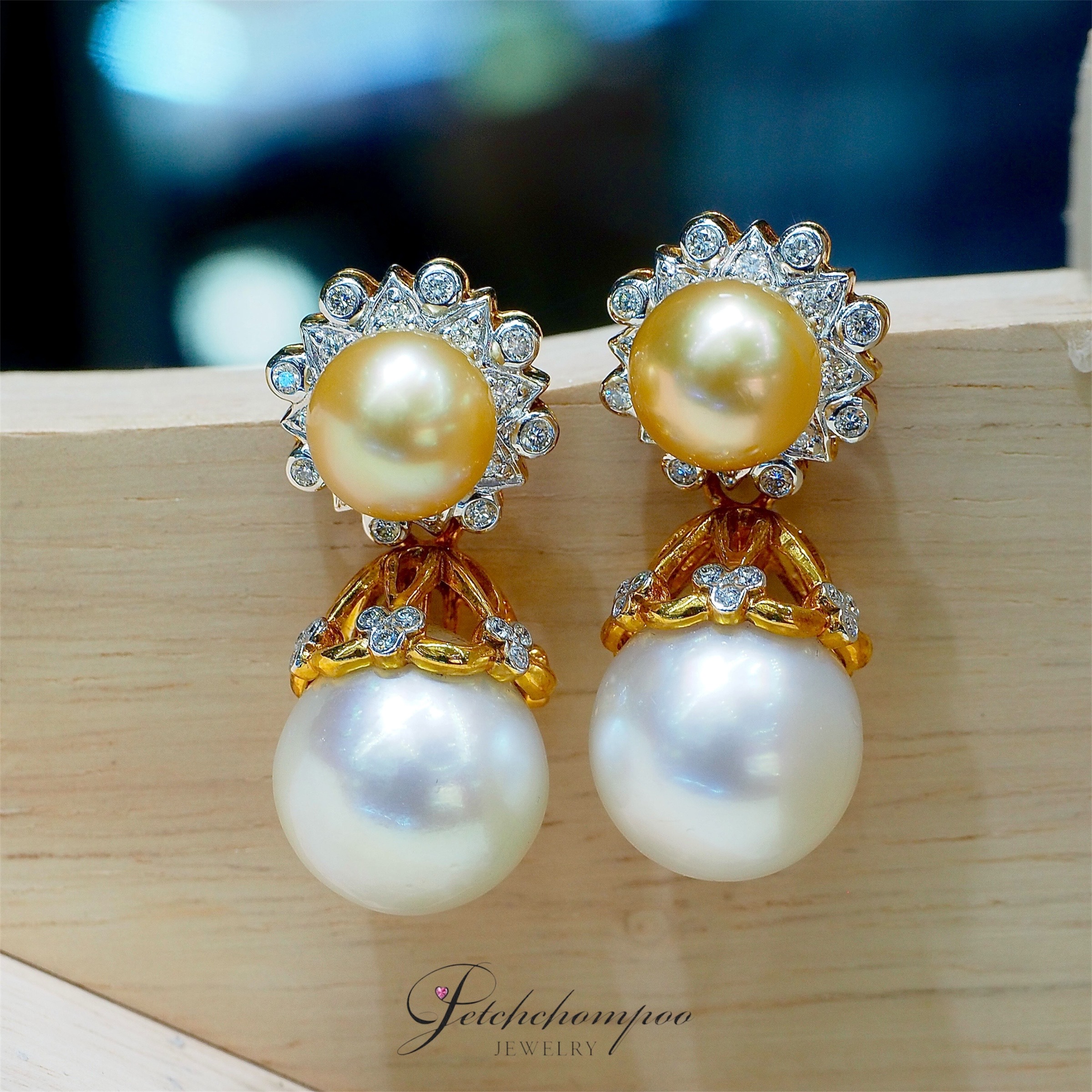 [28172] ต่างหูมุกเซ๊าซี 2 สี Aurora Harmony Pearl & Diamond Earrings™ ฝังเพชร  119,000 