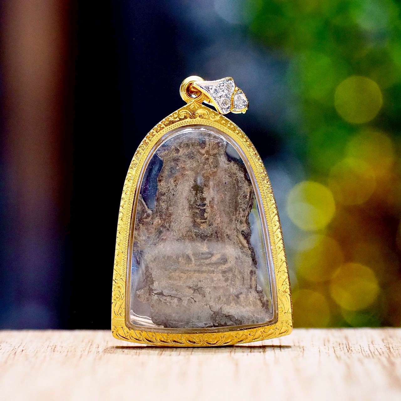 [30050] Phra Sum Jik, silver alloy, Wat Ratchaburana/Ayutthaya, gold frame with real diamonds, with certificate  23,000 