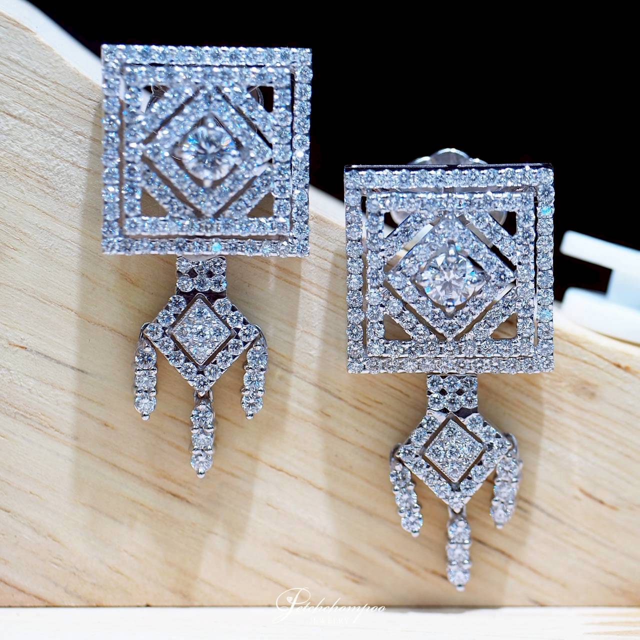 [30675] ต่างหูเพชร Imperial Lattice Brilliance ทรงเรขศิลป์  189,000 