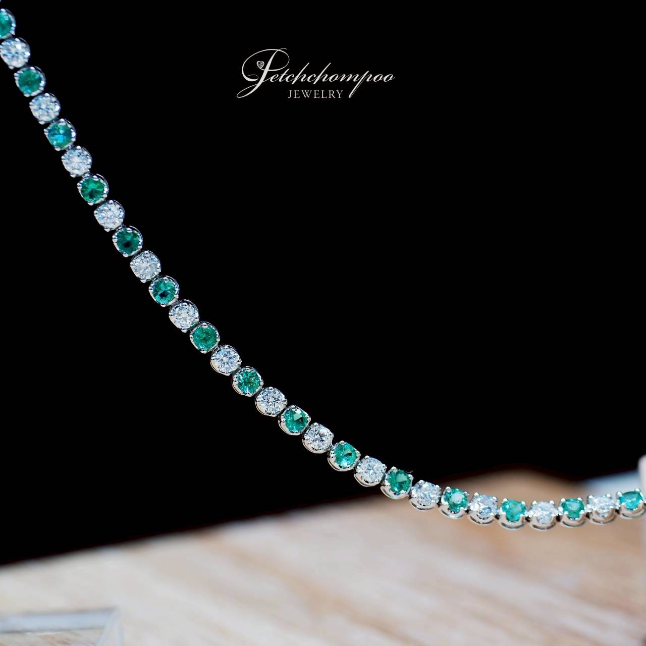 [30660] สร้อยข้อมือมรกตสลับเพชร Emerald Radiance Diamond Bracelet  59,000 