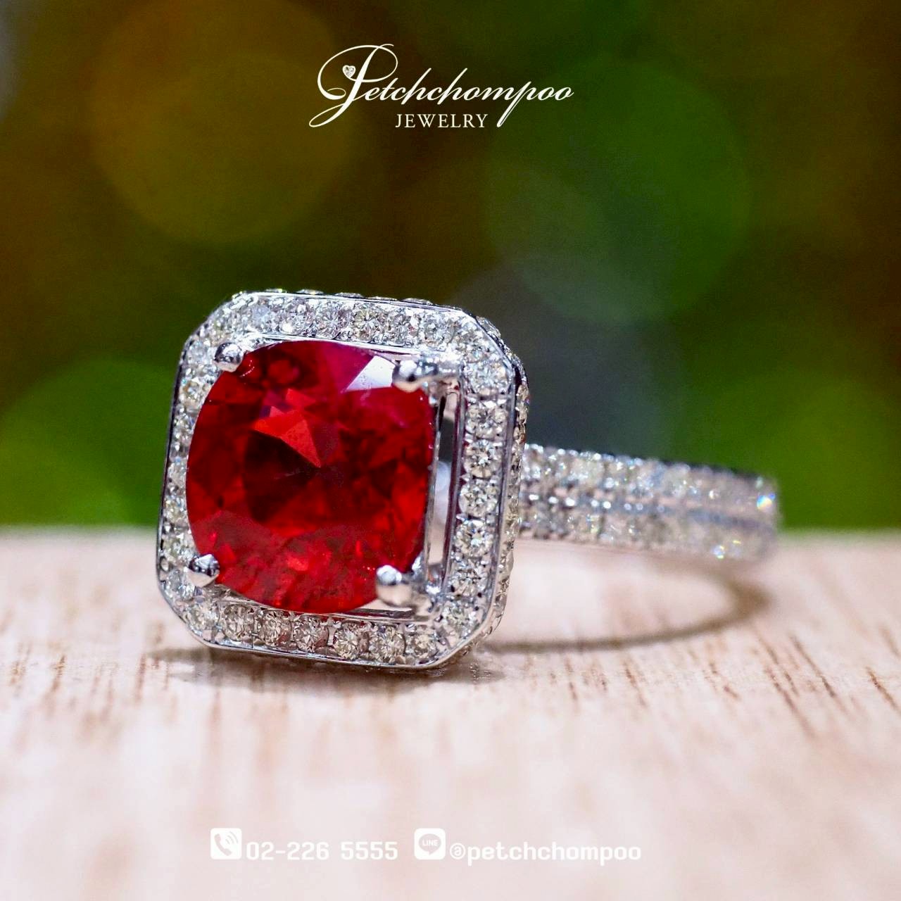 [30086] Blazing Sunset™ แหวนแซฟไฟร์สีส้มล้อมเพชร 3.82 กะรัต | Emil  79,000 