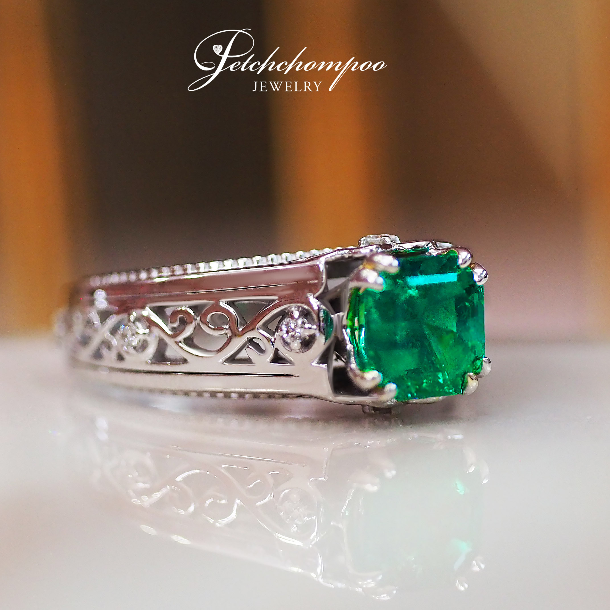 [26755] Co lum bia Emerald ring with certificate of Emil  79,000 