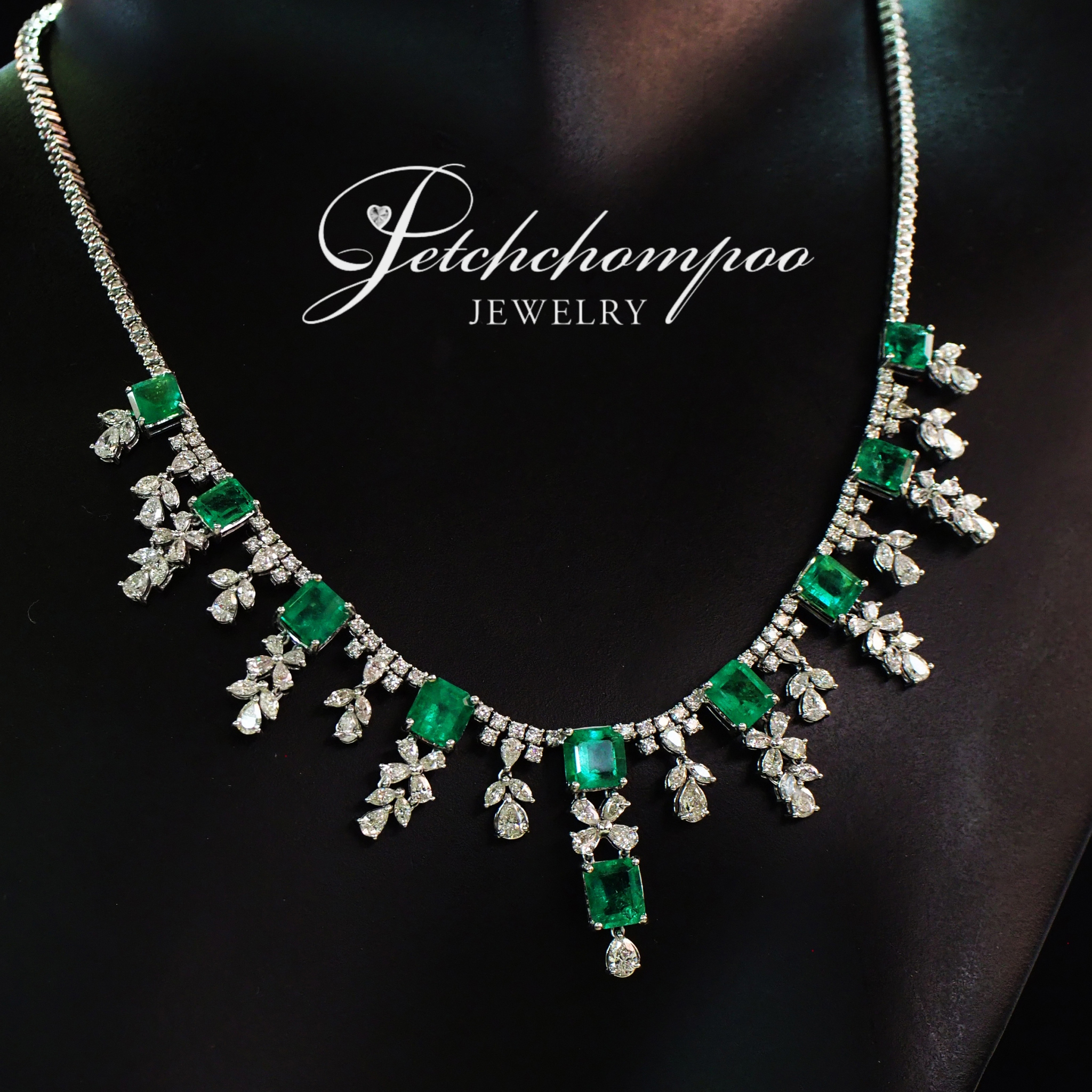 [25736] Emerald and diamond necklace  449,000 