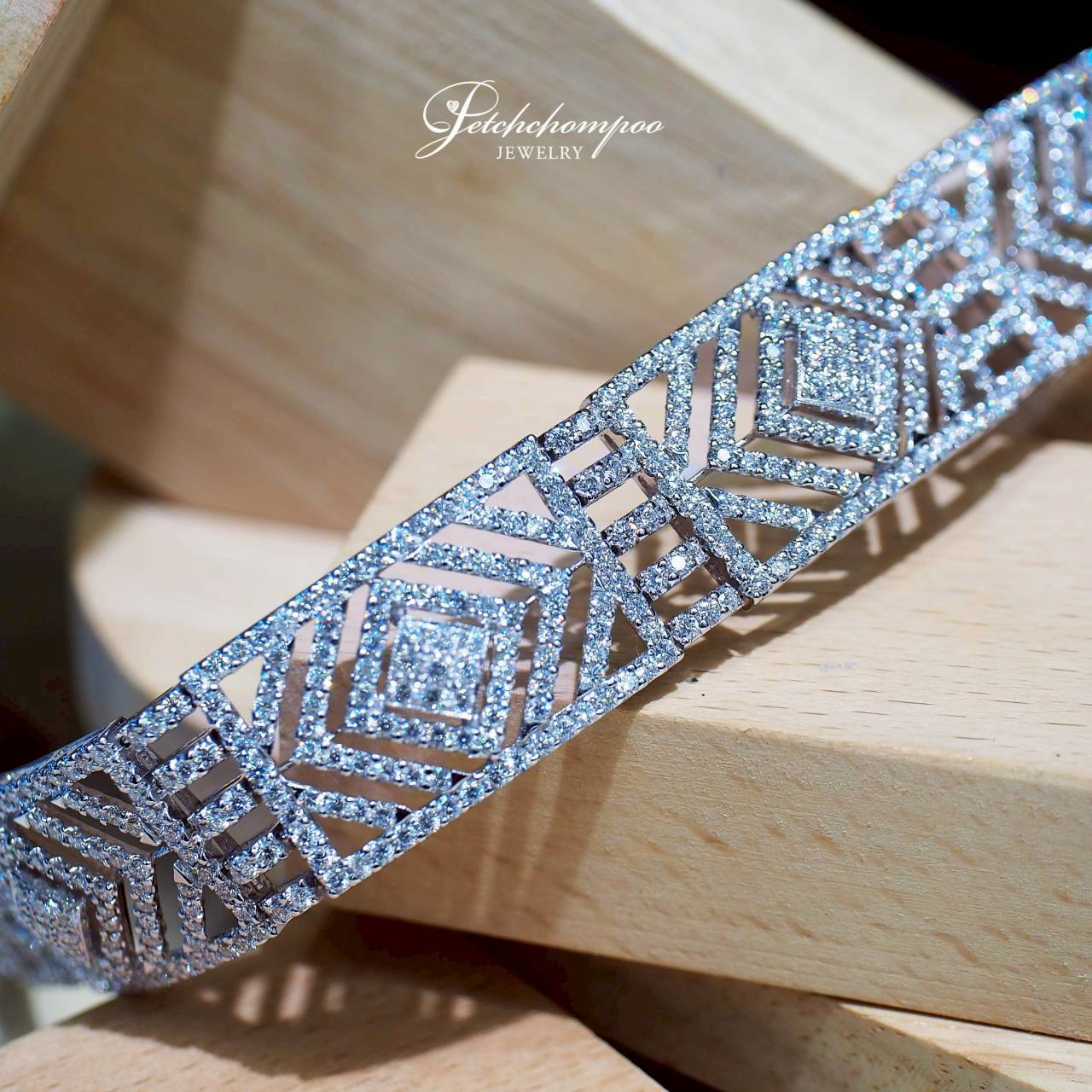 [30677] Imperial Geometry Brilliance High Jewelry Diamond Bracelet in Architectural Elegance  399,000 