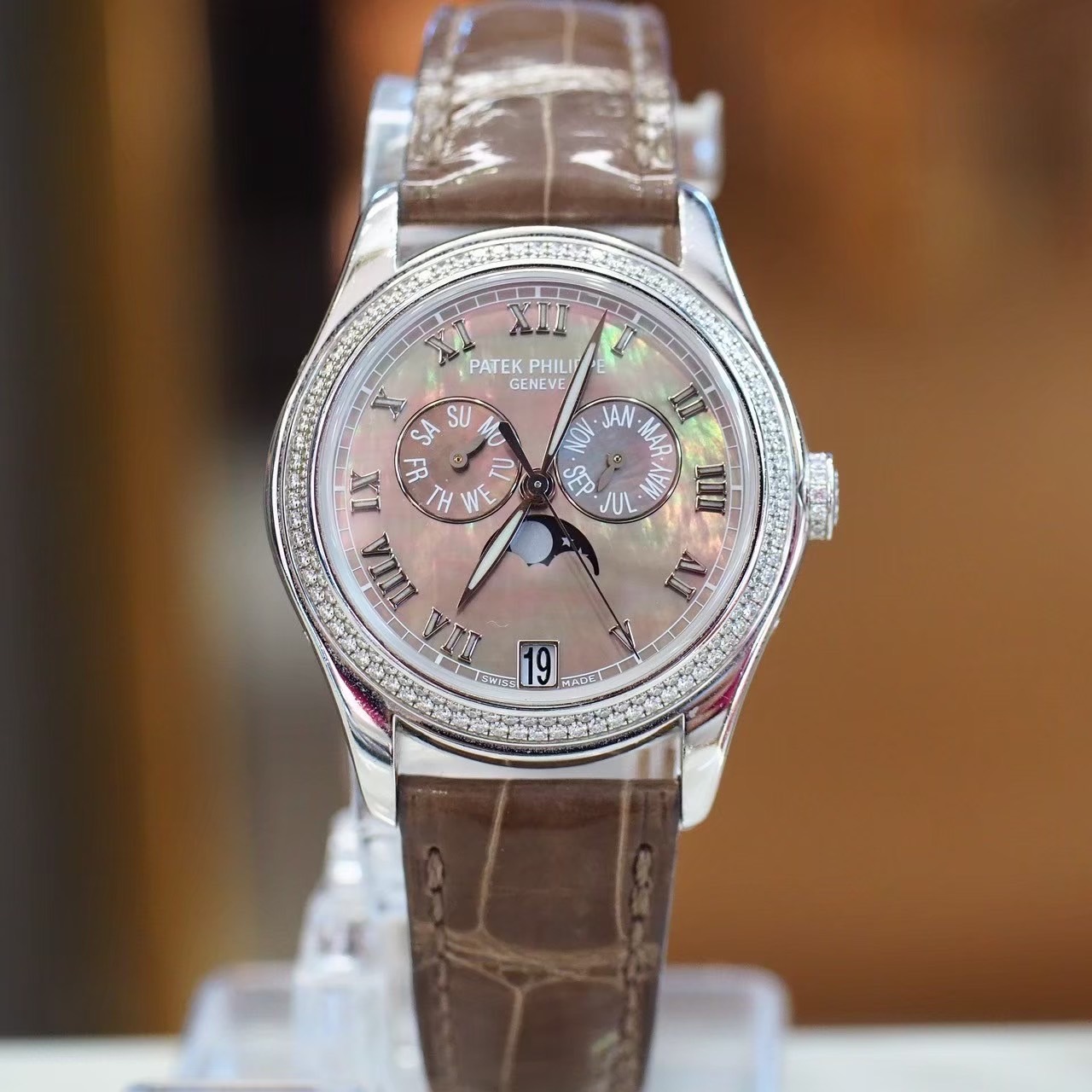[29375] Patek Philippe 4936 G-001  1,190,000 