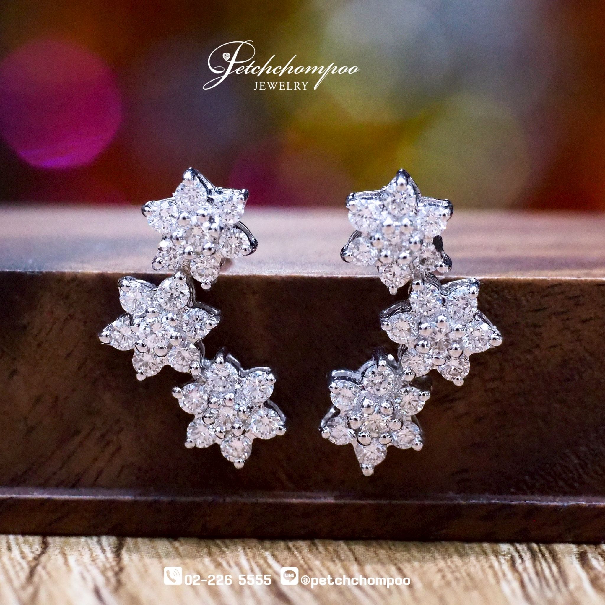 [30124] Blooming Starlight™ — 1.06 ct Diamond Floral Curve Earrings  55,000 