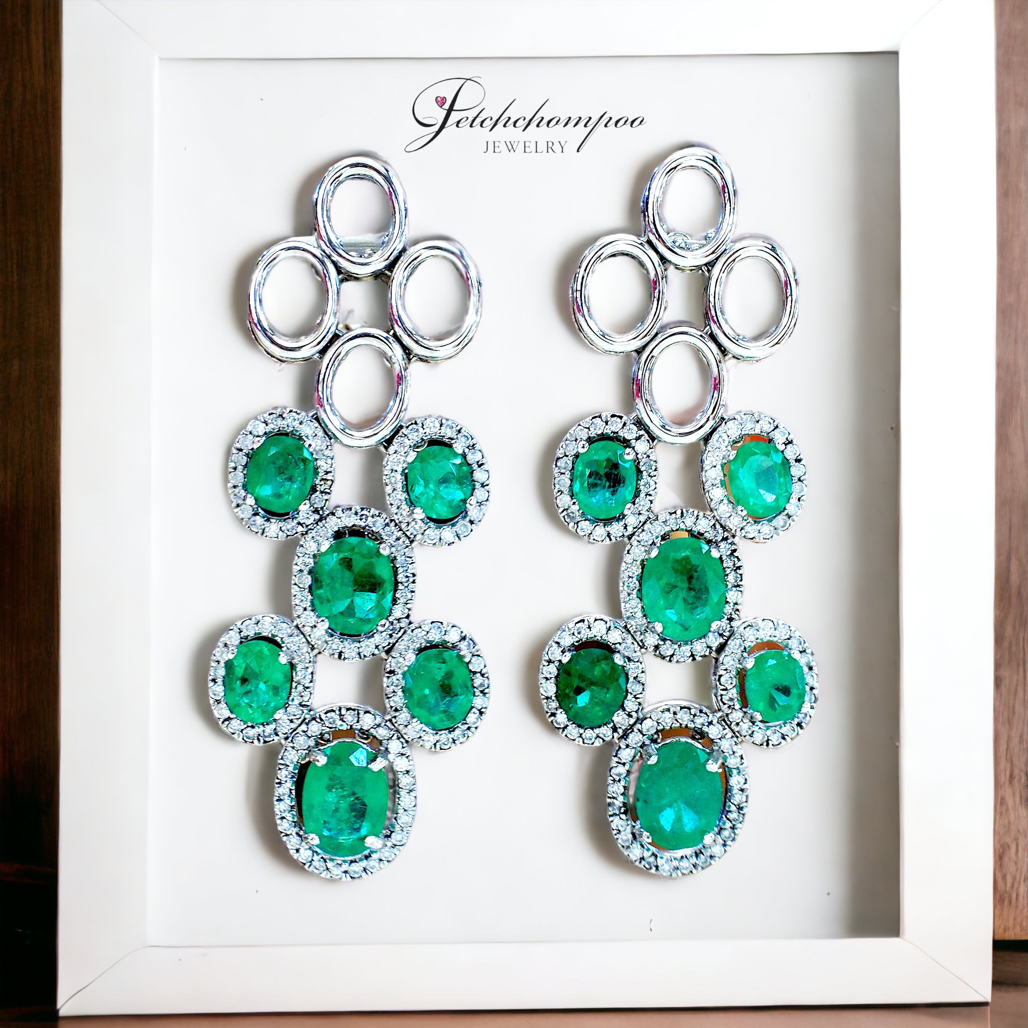 [28259] Colombian emerald earrings  AIG certified  259,000 