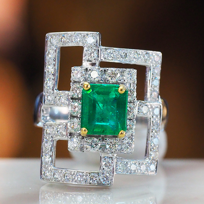 [27542] Colombian emerald ring by diamonds  89,000 