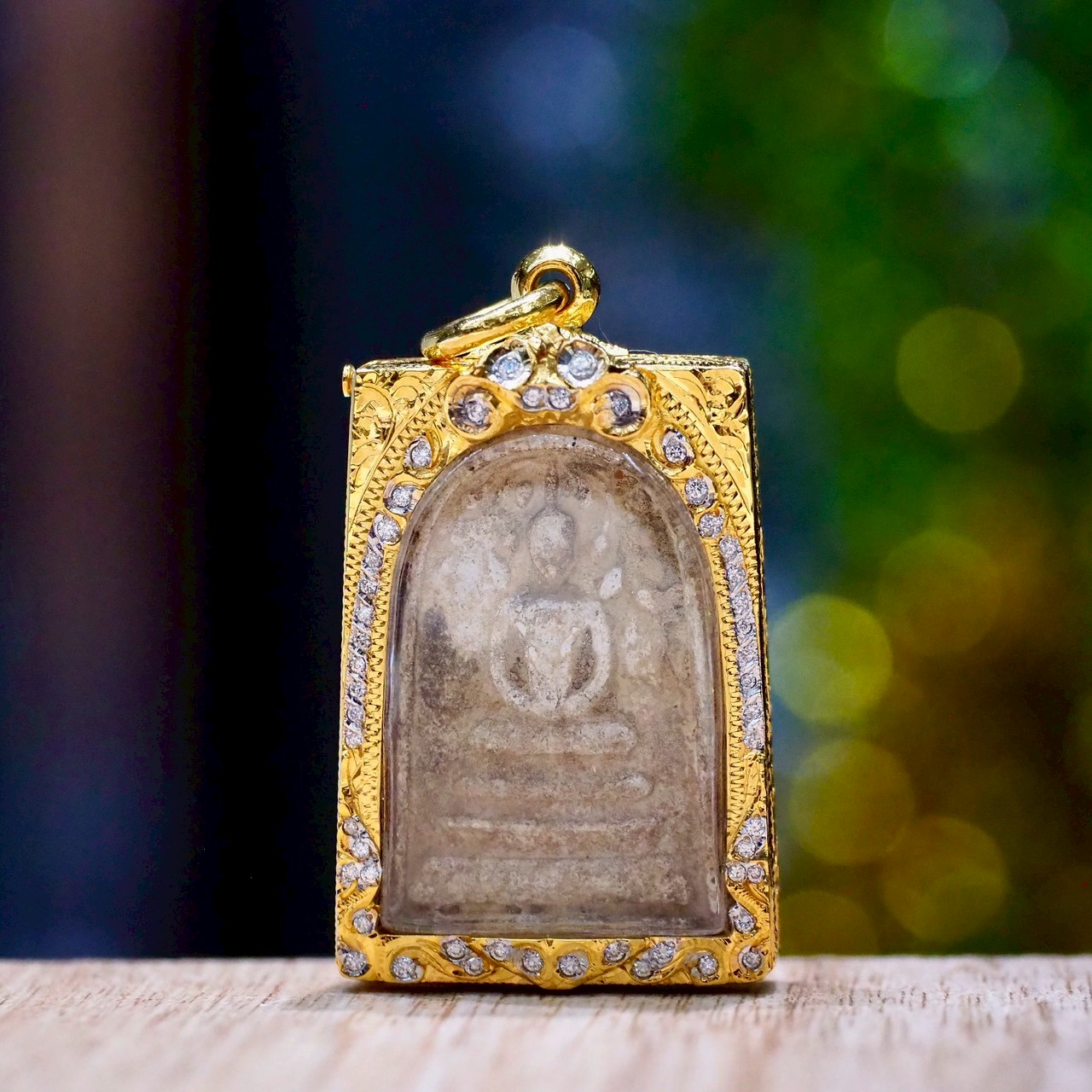 [30054] Phra Somdej amulet, Bodhi leaf imprint, soaked in holy water, Luang Pu Toh, Wat Pradu Chim Pli, first block, powder material, gold frame with real diamonds, with certificate  259,000 
