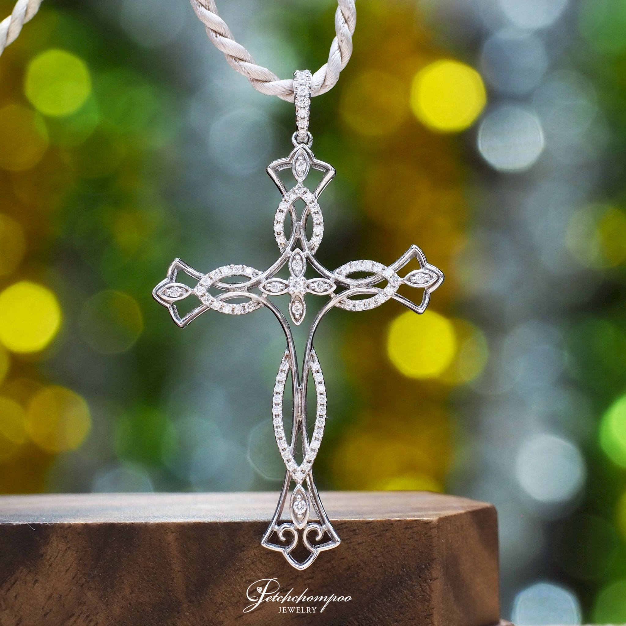 [27123] cross pendant with diamonds  39,000 