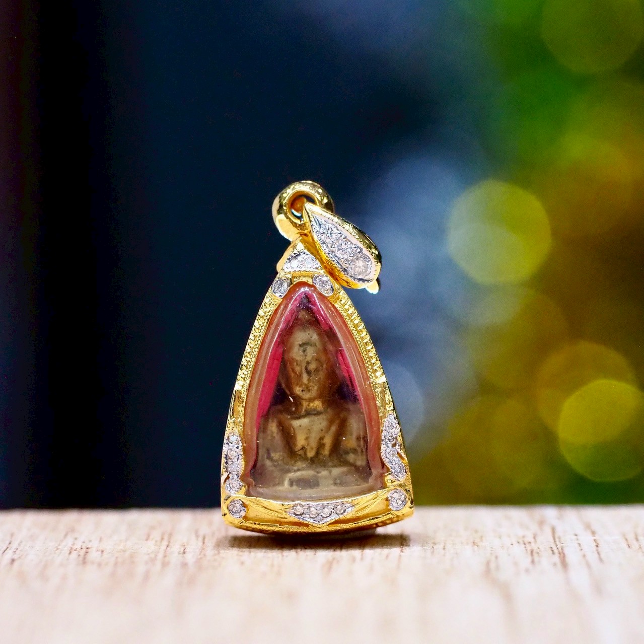 [30062] Phra Chaiwat, Lord Ma, Wat Sam Pluem, Krabi front print, gold frame with diamonds, with certificate  149,000 