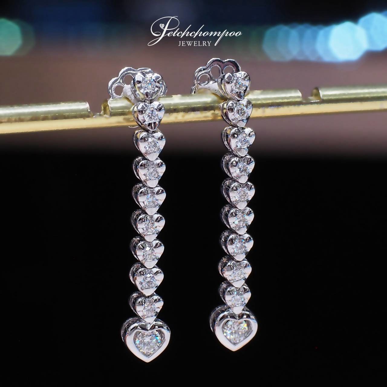 [31115] ต่างหูเพชรระย้า Sweet Heart Tennis ดีไซน์สายยาวหัวใจเรียงแถวสุดหวาน  59,000 