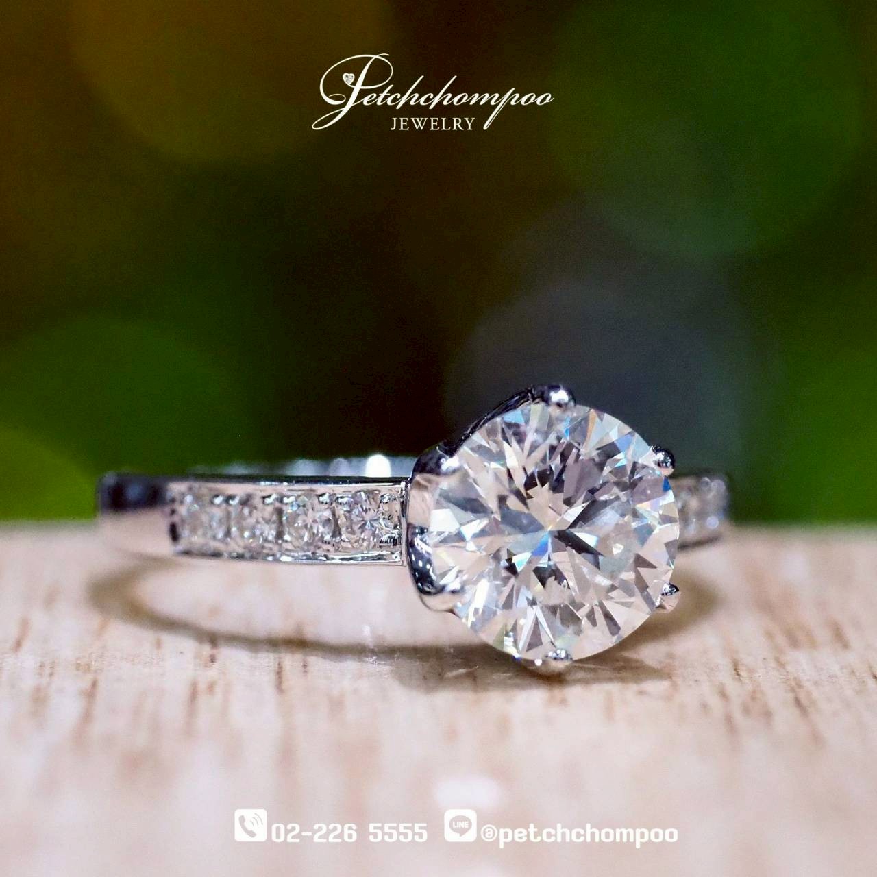 [005236] Elysian Shine™ 1.25 ct Diamond Solitaire Ring with Side Accents Discount 89,000