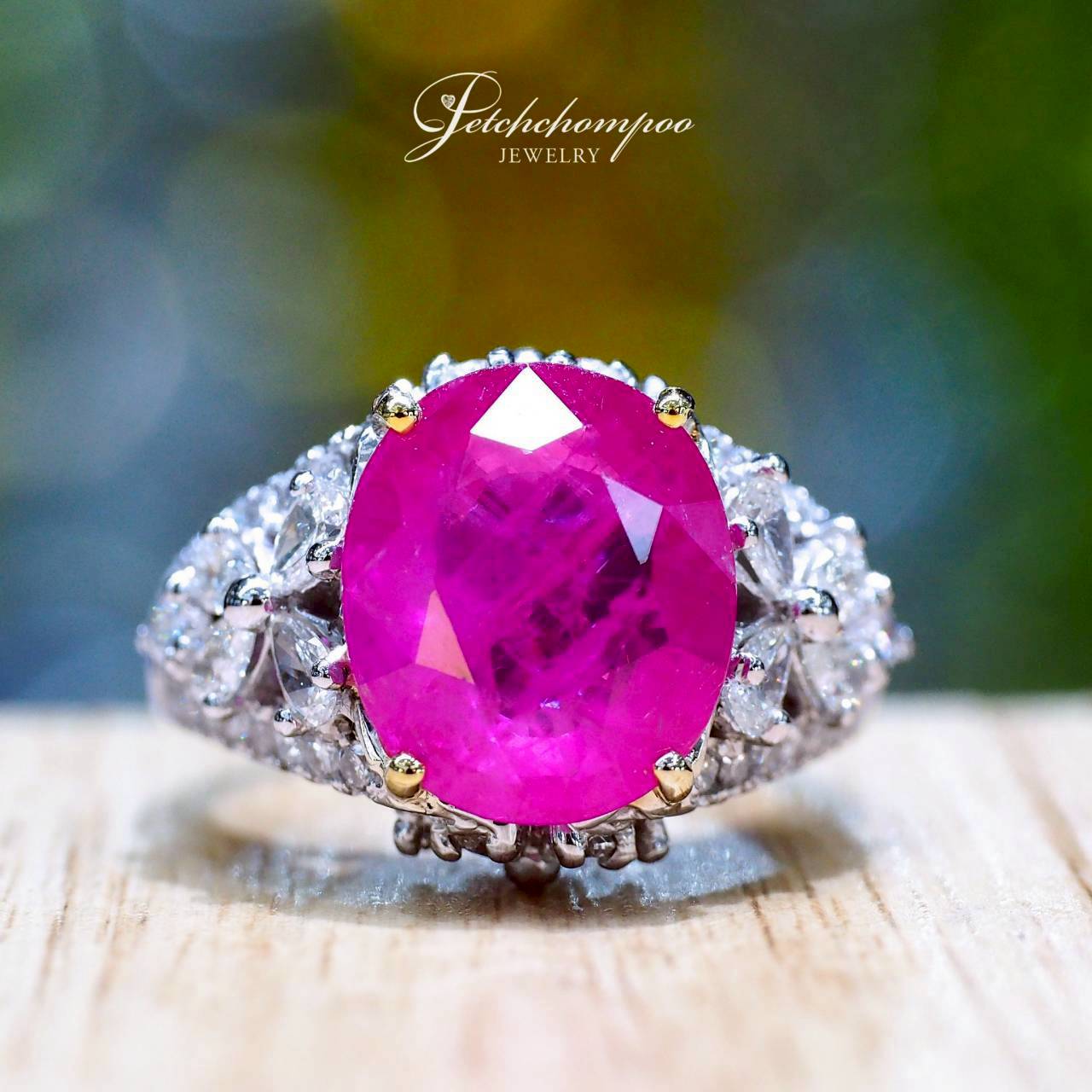[30419] แหวนทับทิมพม่า Majestic Ruby Radiance™ 7.41 กะรัต ล้อมเพชร (เซอร์ GIA)  290,000 