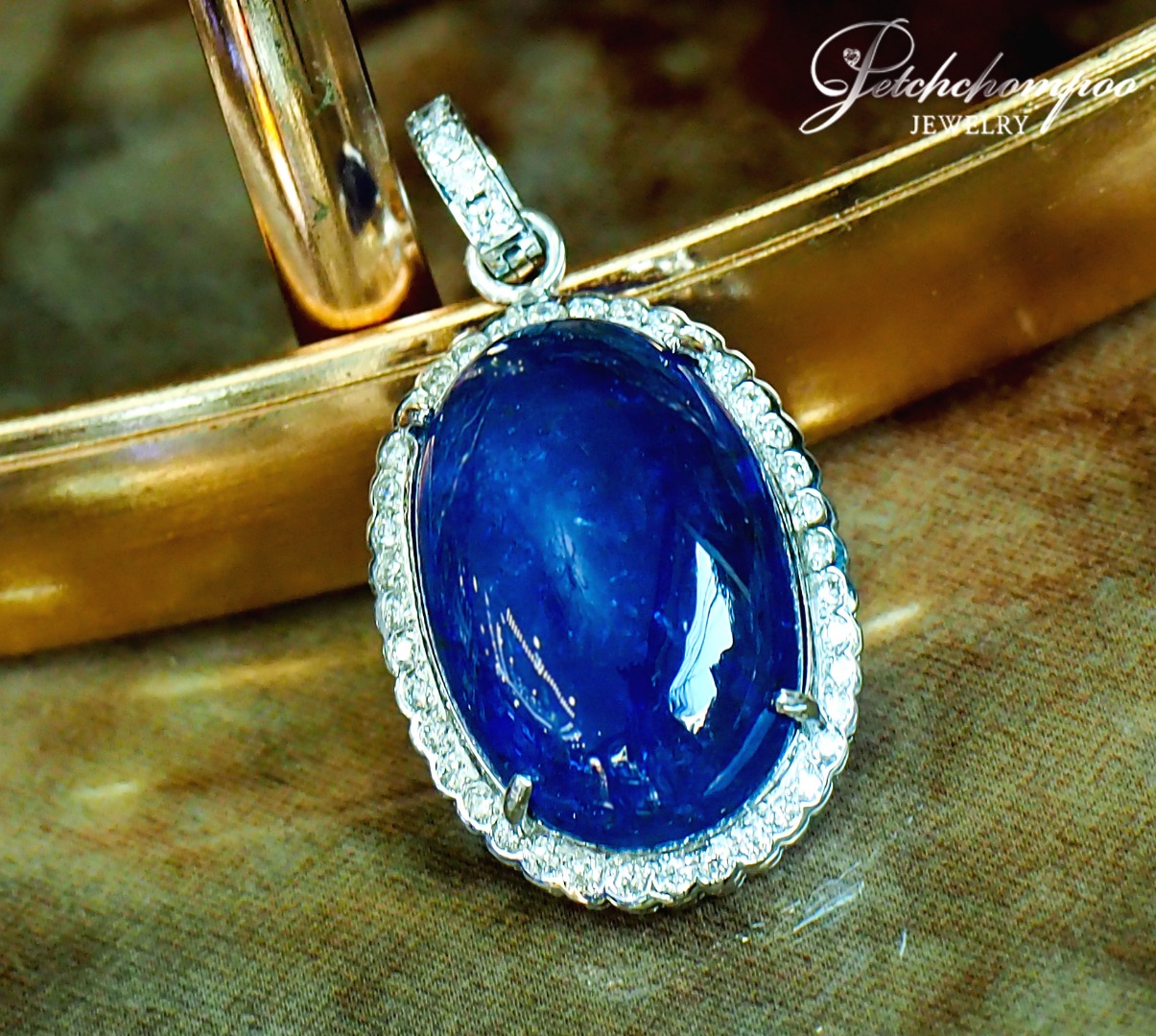 [022835] 30 Carats Blue Sapphire With Diamond Pendant  139,000 