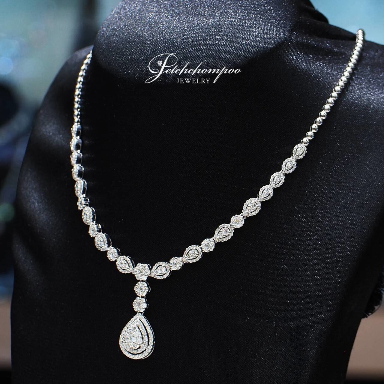 [31139] Luxury statement  3.88 carat diamond necklace  259,000 