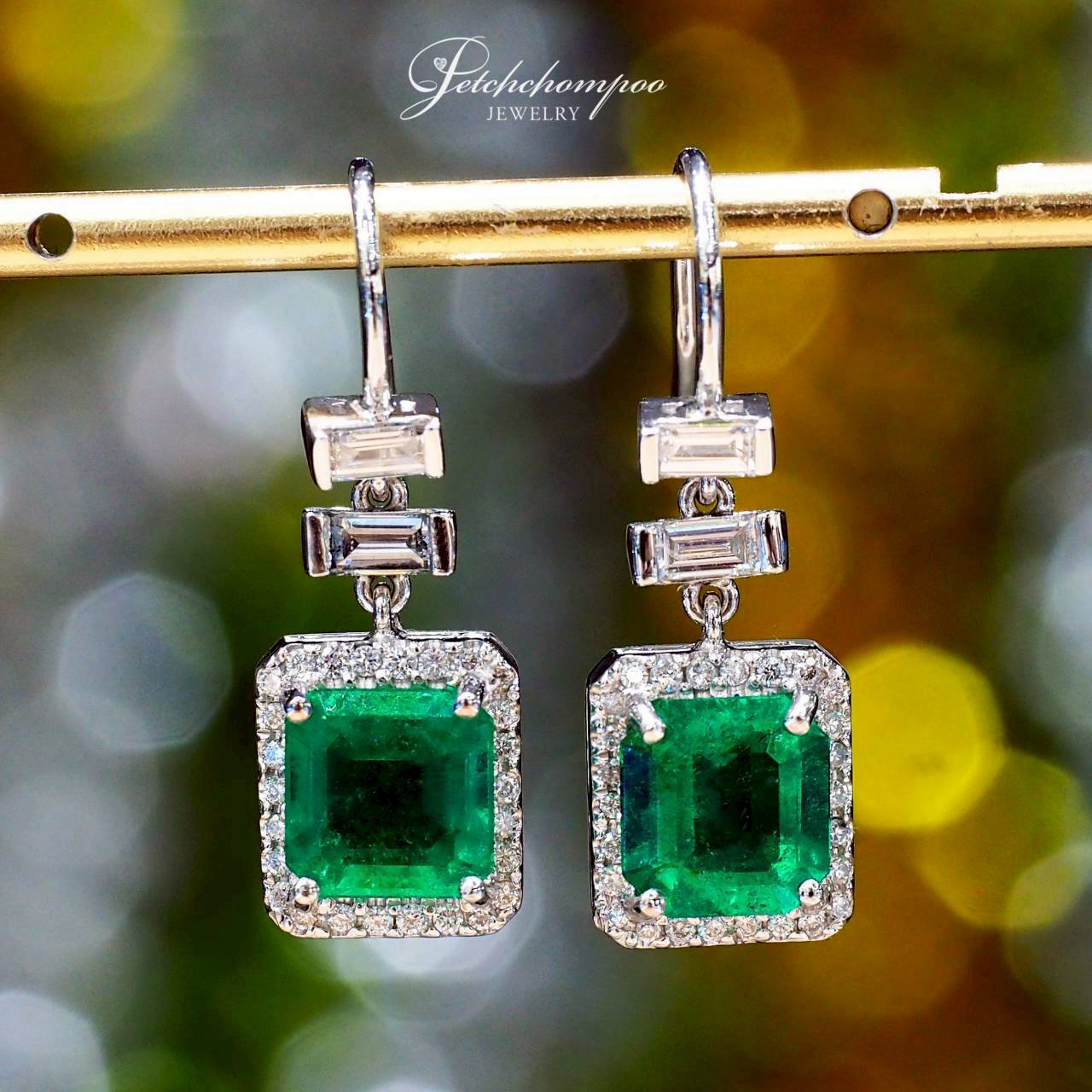[30546] ต่างหูมรกตโคลัมเบีย Colombian Emerald Crown Drops™ 3.29 กะรัต ล้อมเพชร  79,000 