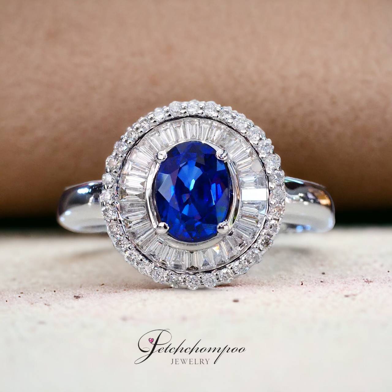 [29366] Blue sapphire ring with diamonds  29,000 