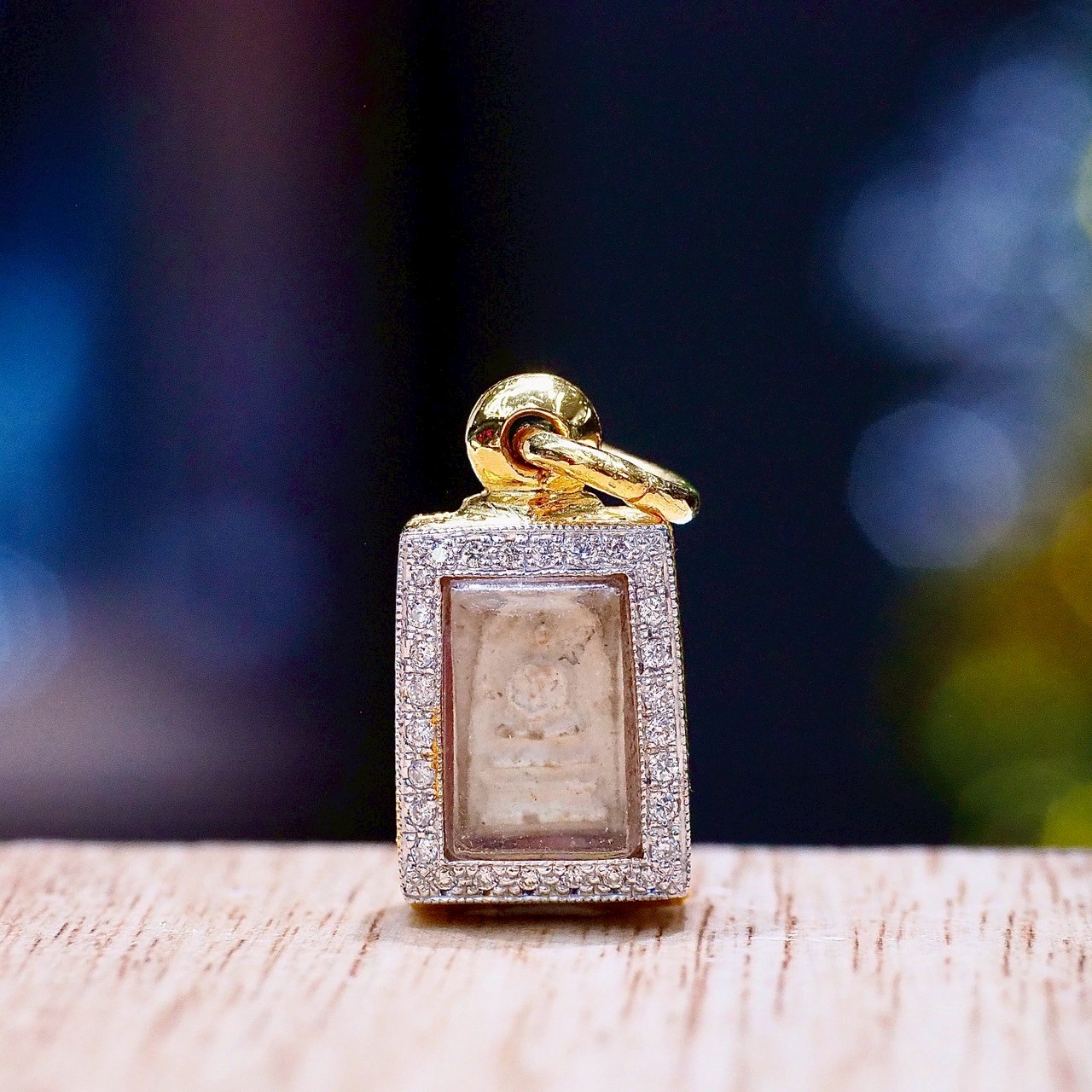 [30064] Phra Somdej amulet with gold frame and diamonds  89,000 