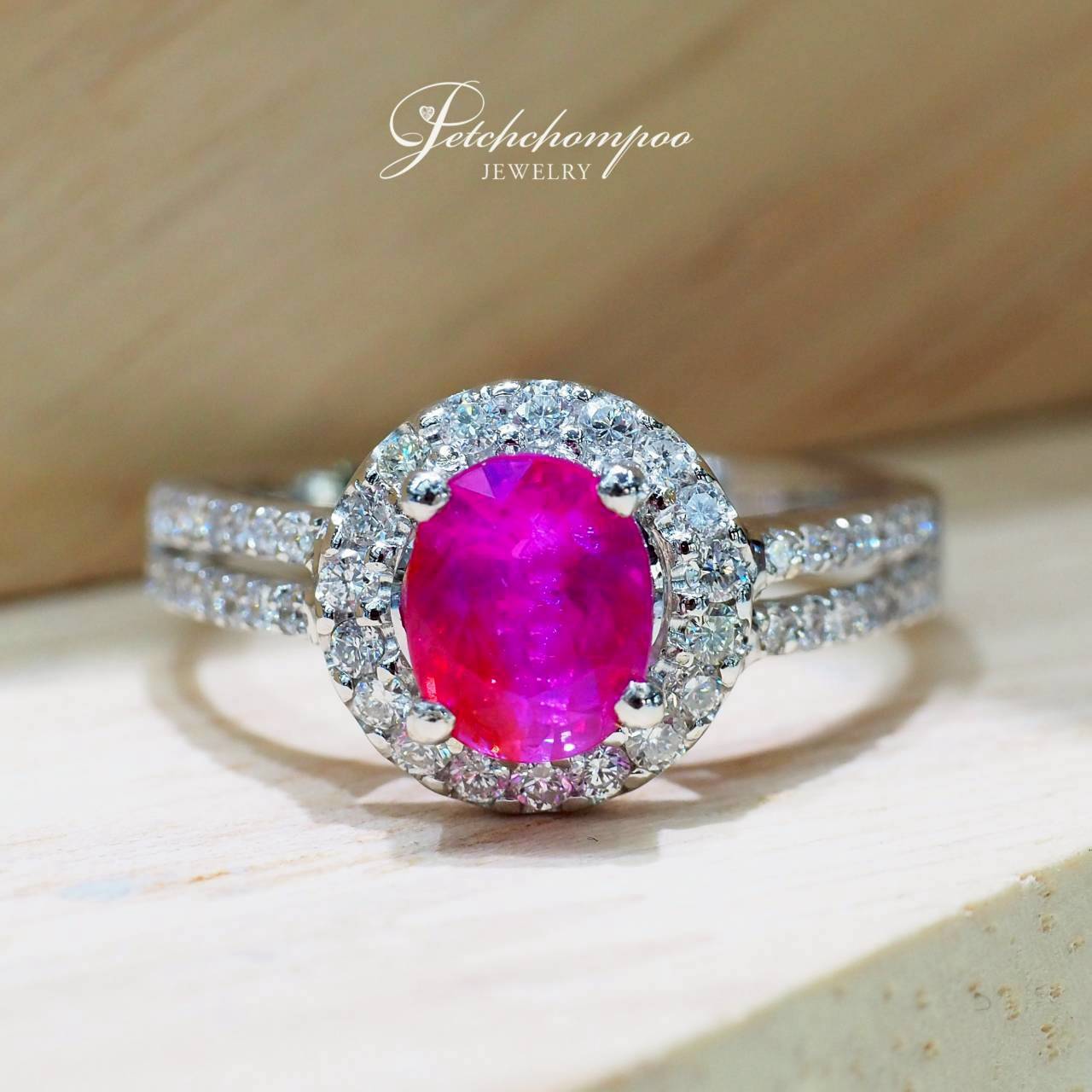 [30703] แหวนพัดพารัดชา Unheated สี Vivid Orangy-Pink Aurora Padparadscha Glow 1.50 กะรัต  | GFCO  79,000 