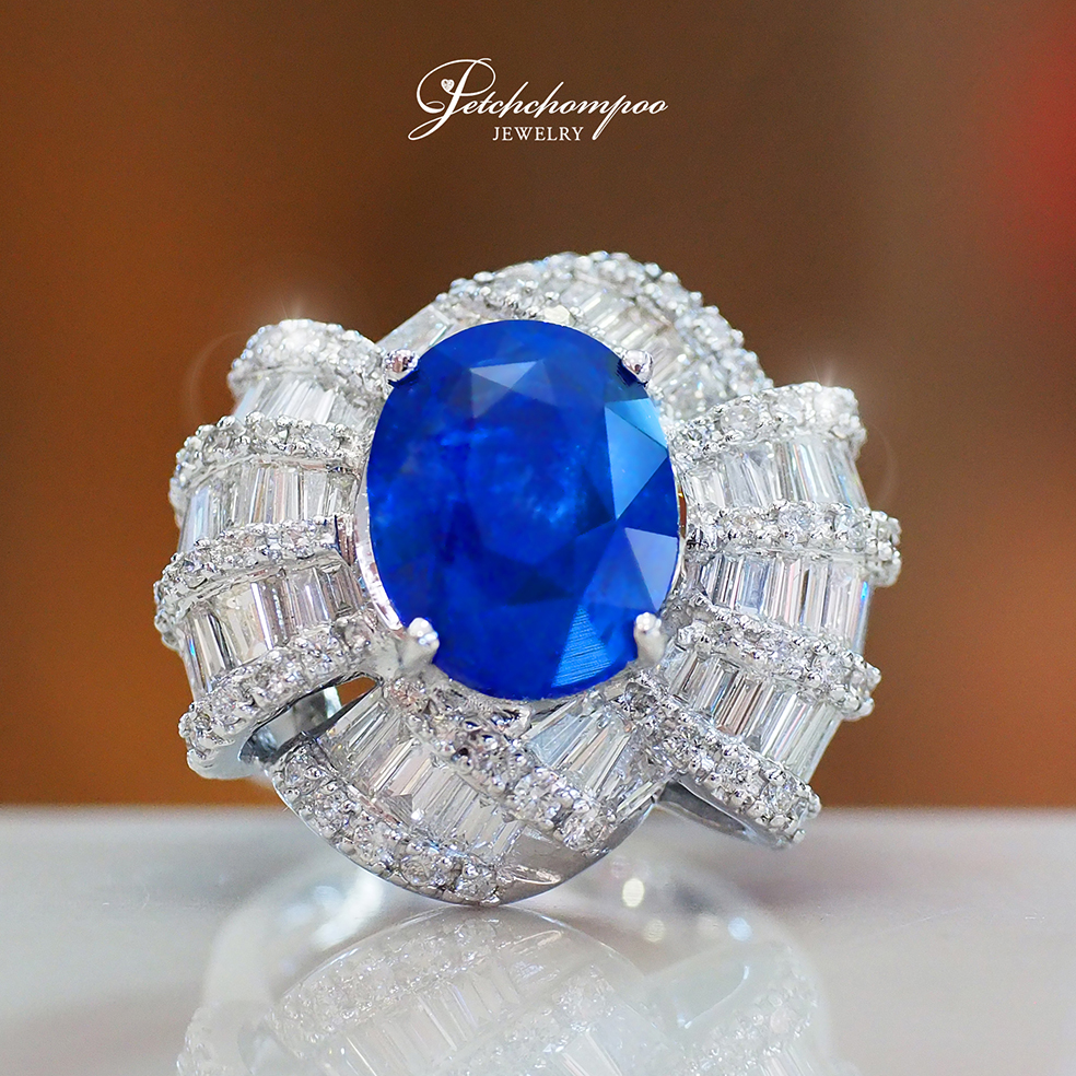 [27484] Sapphire Ring 6.84 Carats Set with Diamonds  199,000 