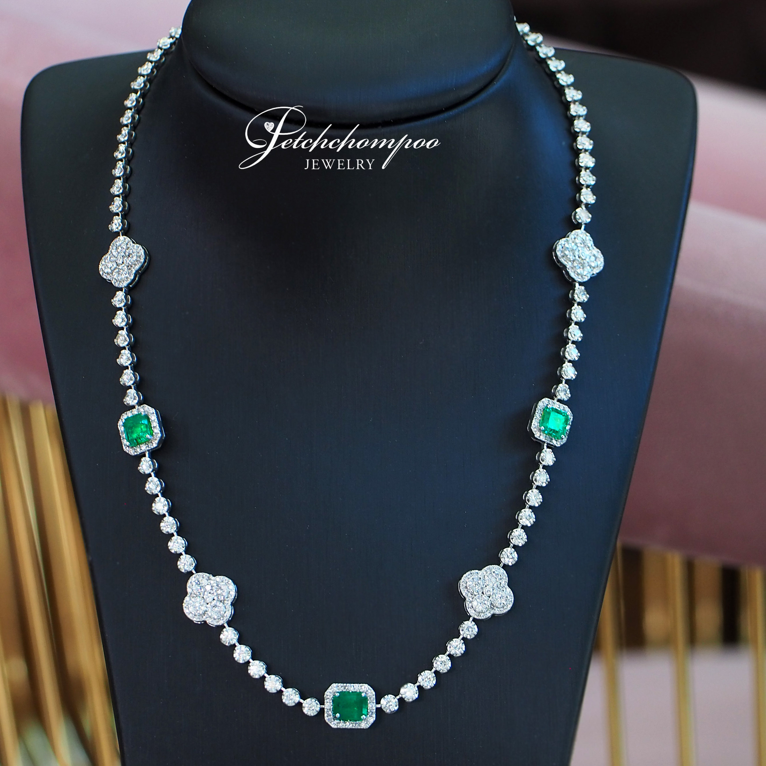 [26549] Co lum bia emerald and diamond necklace  299,000 