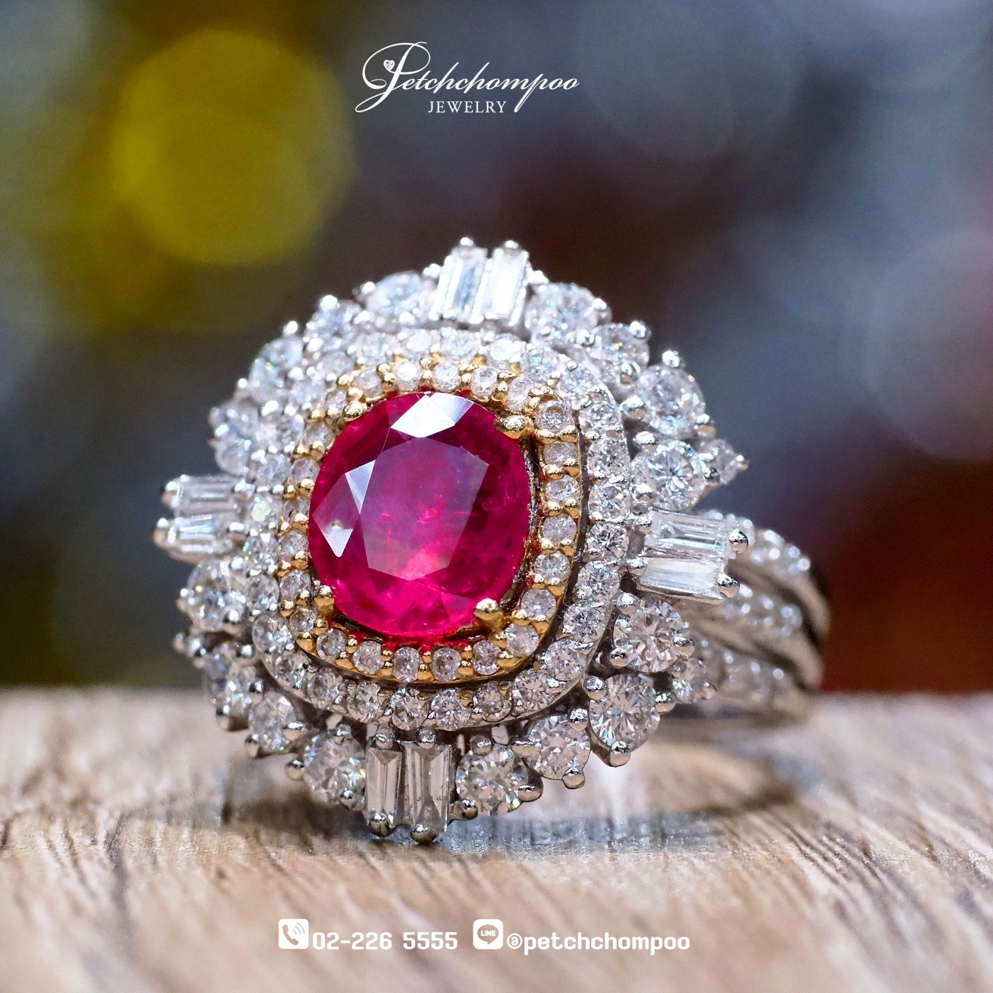 [023730] แหวนทับทิม พ ม่ า สีแดงสดล้อมเพชรหน้ากว้าง  99,000 
