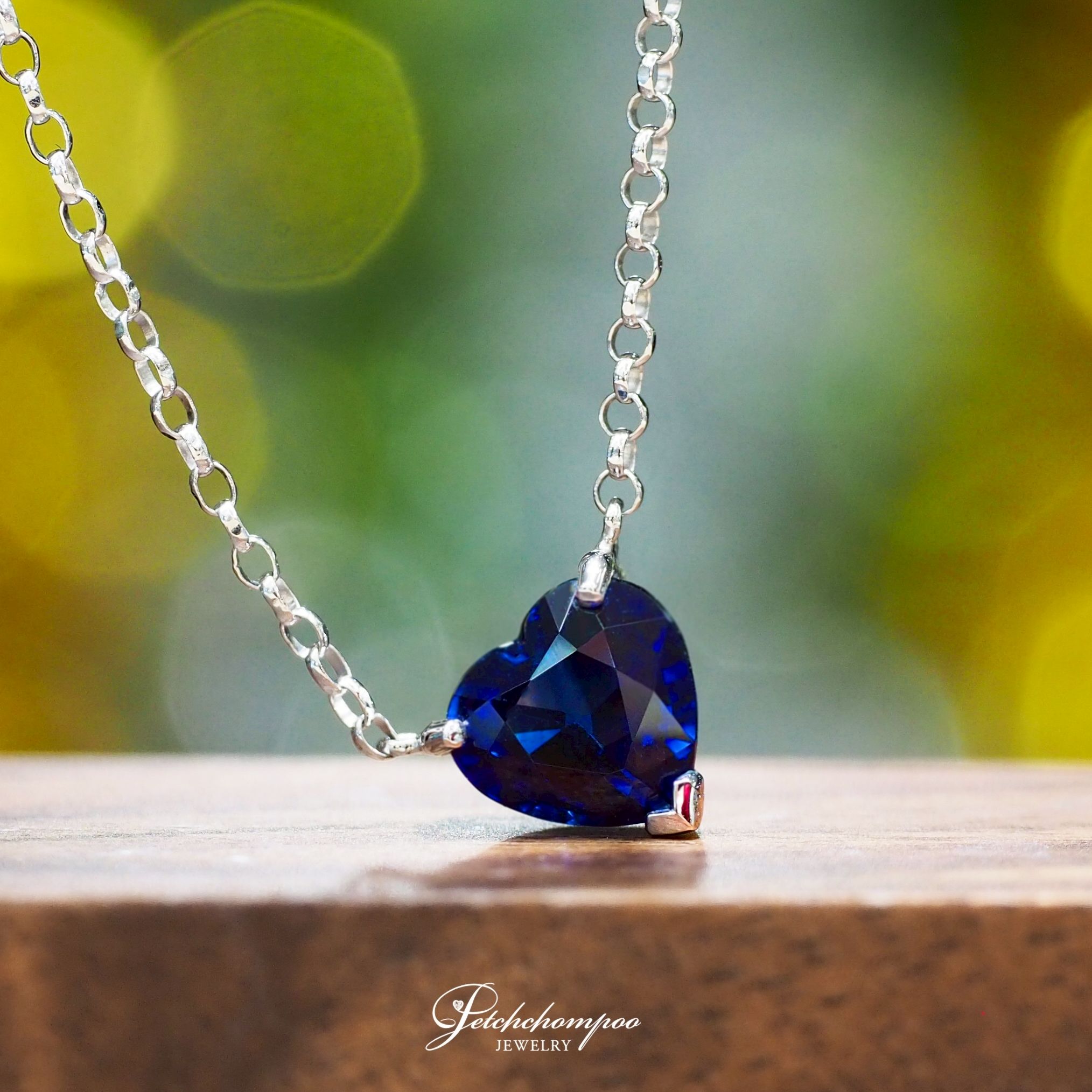 [29203] 1.48 carat Royal blue sapphire necklace  59,000 