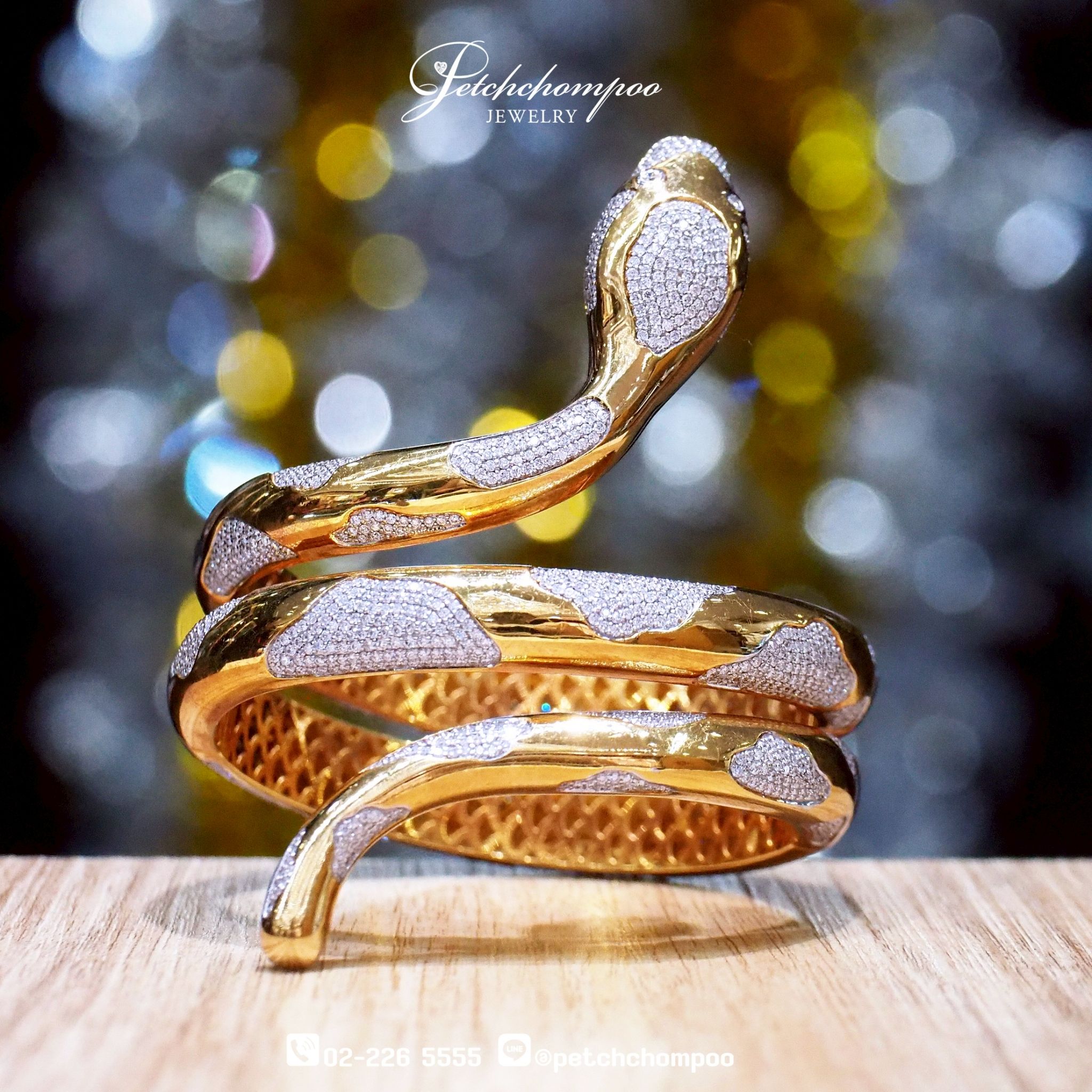 [022930] Snake Diamond Bangle  390,000 