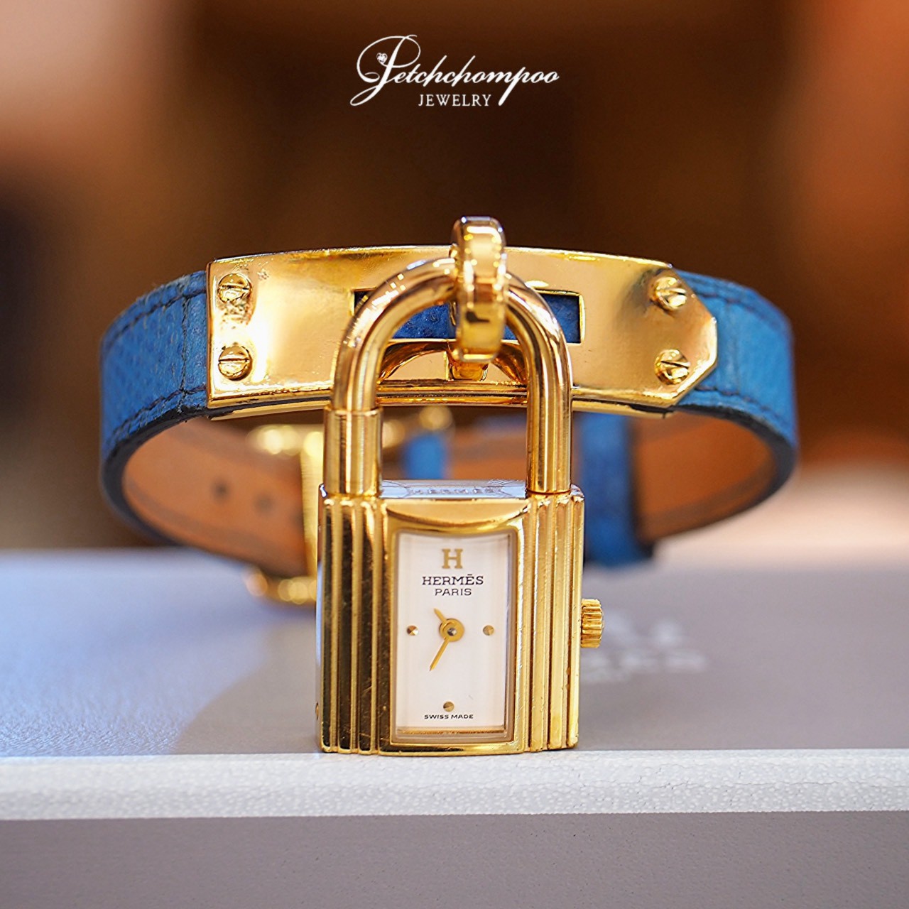 [31150] Hermes Kelly Classic หน้าปัด สีขาว สายหนังแท้สีฟ้า  18,900 