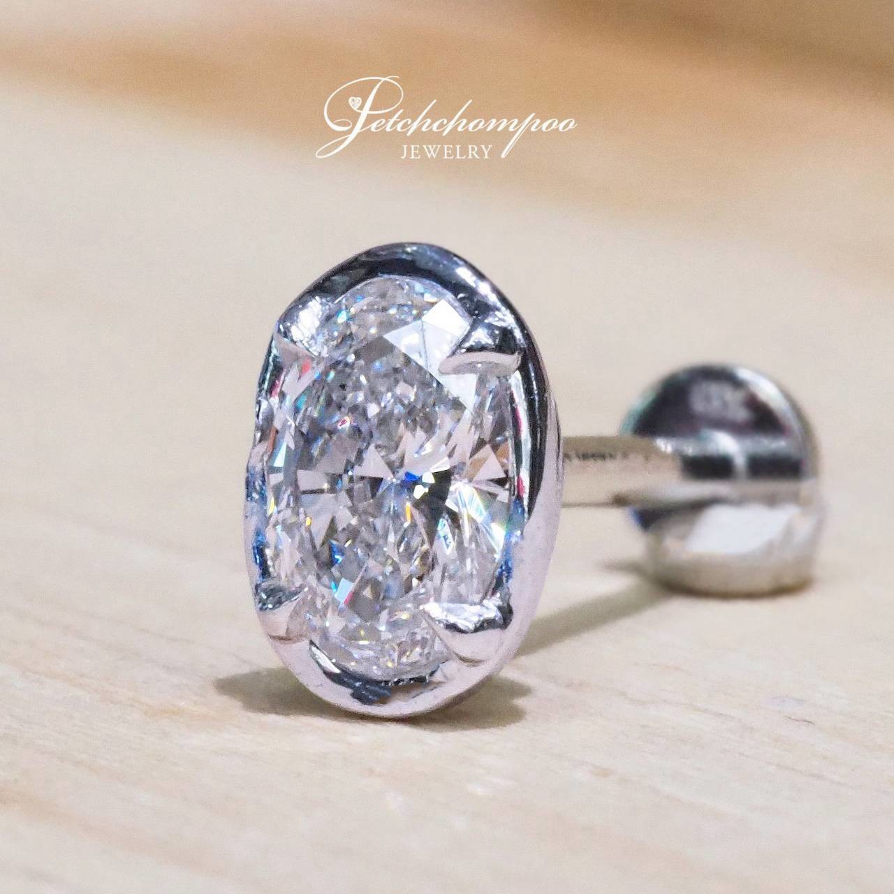 [31093] Ear Piercing Oval Radiance เพชรทรงไข่ 0.25 กะรัต  29,000 