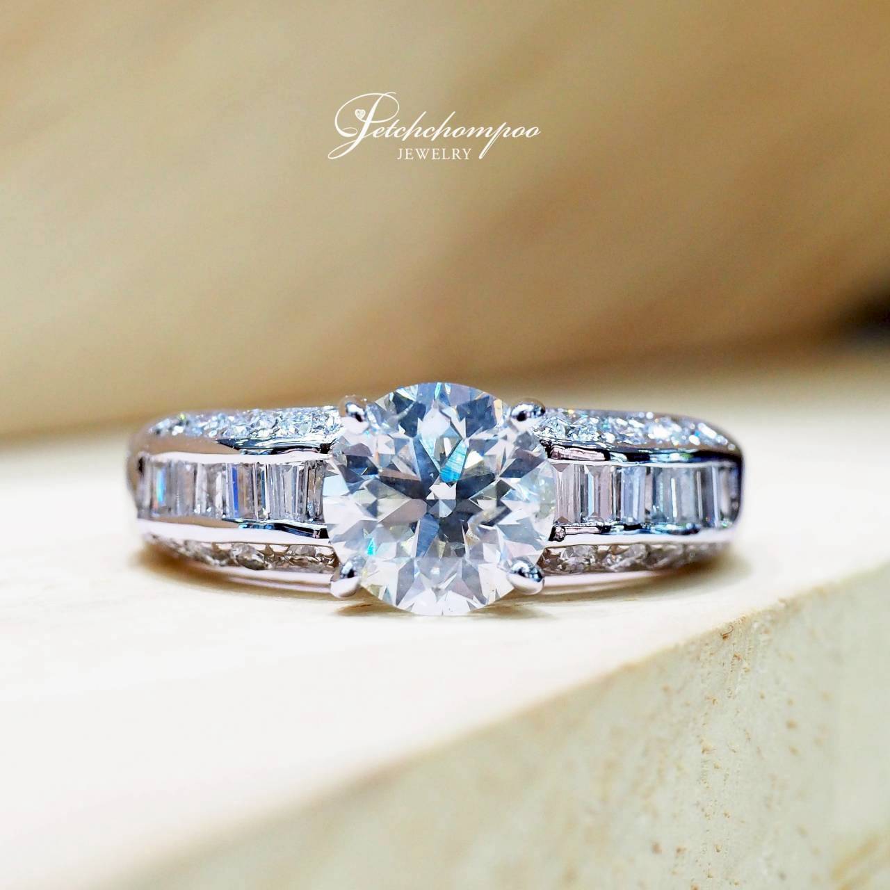 [26158] Regal Baguette Lumière 1.07 Carat Diamond ring  | K VVS1 3EX HKD Discount 69,000