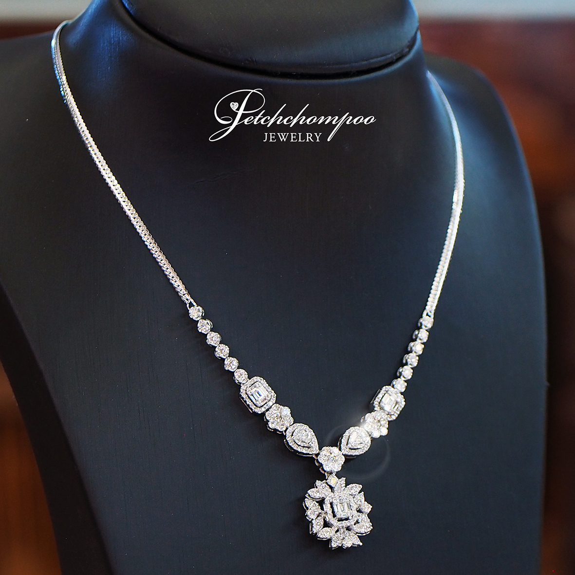 [27406] 2.68 carat diamond necklace  139,000 