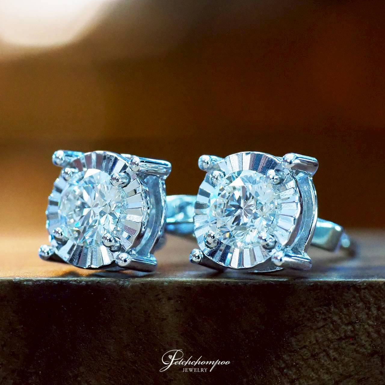 [30598] ต่างหูเพชร Lumina Crown  รวม 0.80 กะรัตคู่  39,000 